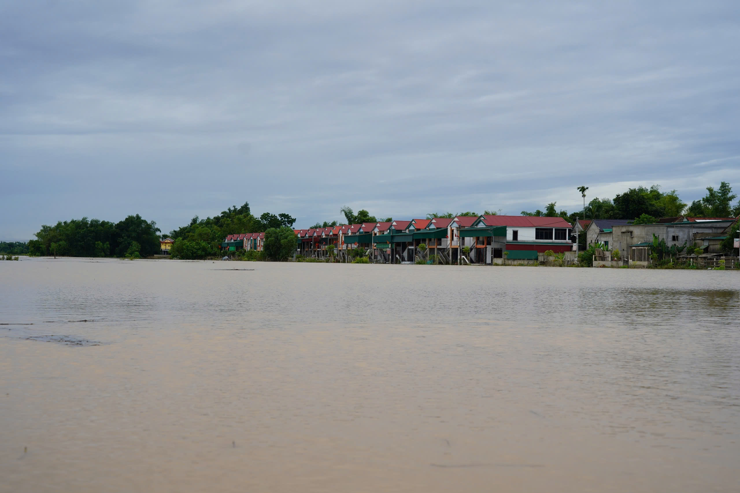 Hà Tĩnh: Nước lũ từ sông Cả tràn về, vùng ven sông La ngập nặng- Ảnh 3. Hà Tĩnh: Nước lũ từ sông Cả tràn về, vùng ven sông La ngập nặng- Ảnh 3.