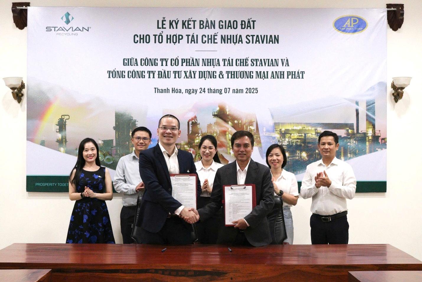 Thanh Hóa cấp chứng nhận đăng ký đầu tư dự án Tổ hợp tái chế nhựa Stavian tại KKT Nghi Sơn- Ảnh 2. Thanh Hóa cấp chứng nhận đăng ký đầu tư dự án Tổ hợp tái chế nhựa Stavian tại KKT Nghi Sơn- Ảnh 2.