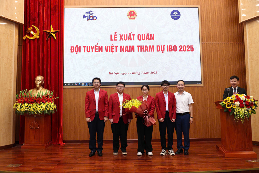 Cả 4 học sinh Việt Nam giành huy chương tại Olympic Sinh học quốc tế 2025- Ảnh 1. Cả 4 học sinh Việt Nam giành huy chương tại Olympic Sinh học quốc tế 2025- Ảnh 1.