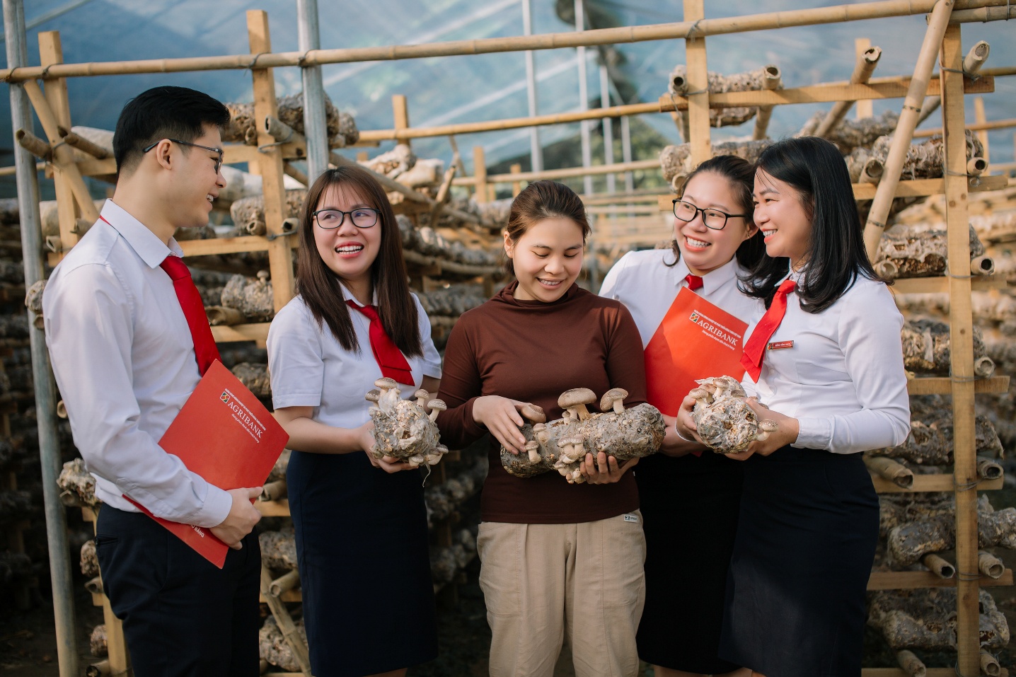 Agribank tích cực hỗ trợ hộ kinh doanh chuyển đổi thành doanh nghiệp- Ảnh 2.