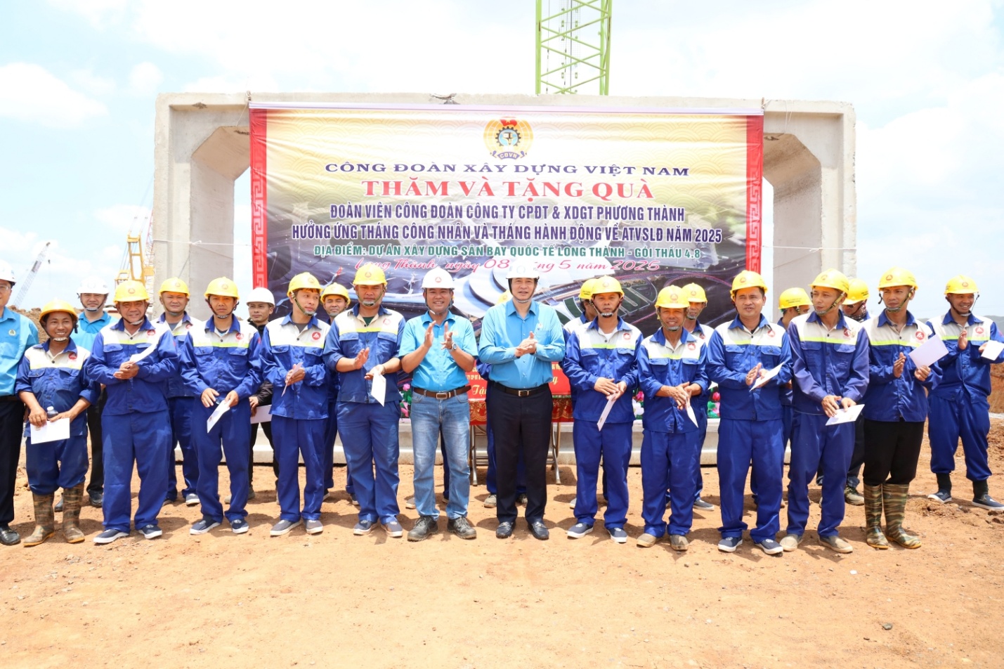 Lan tỏa tinh thần thi đua, khơi nguồn sáng tạo trong ngành Xây dựng- Ảnh 1. Lan tỏa tinh thần thi đua, khơi nguồn sáng tạo trong ngành Xây dựng- Ảnh 1.