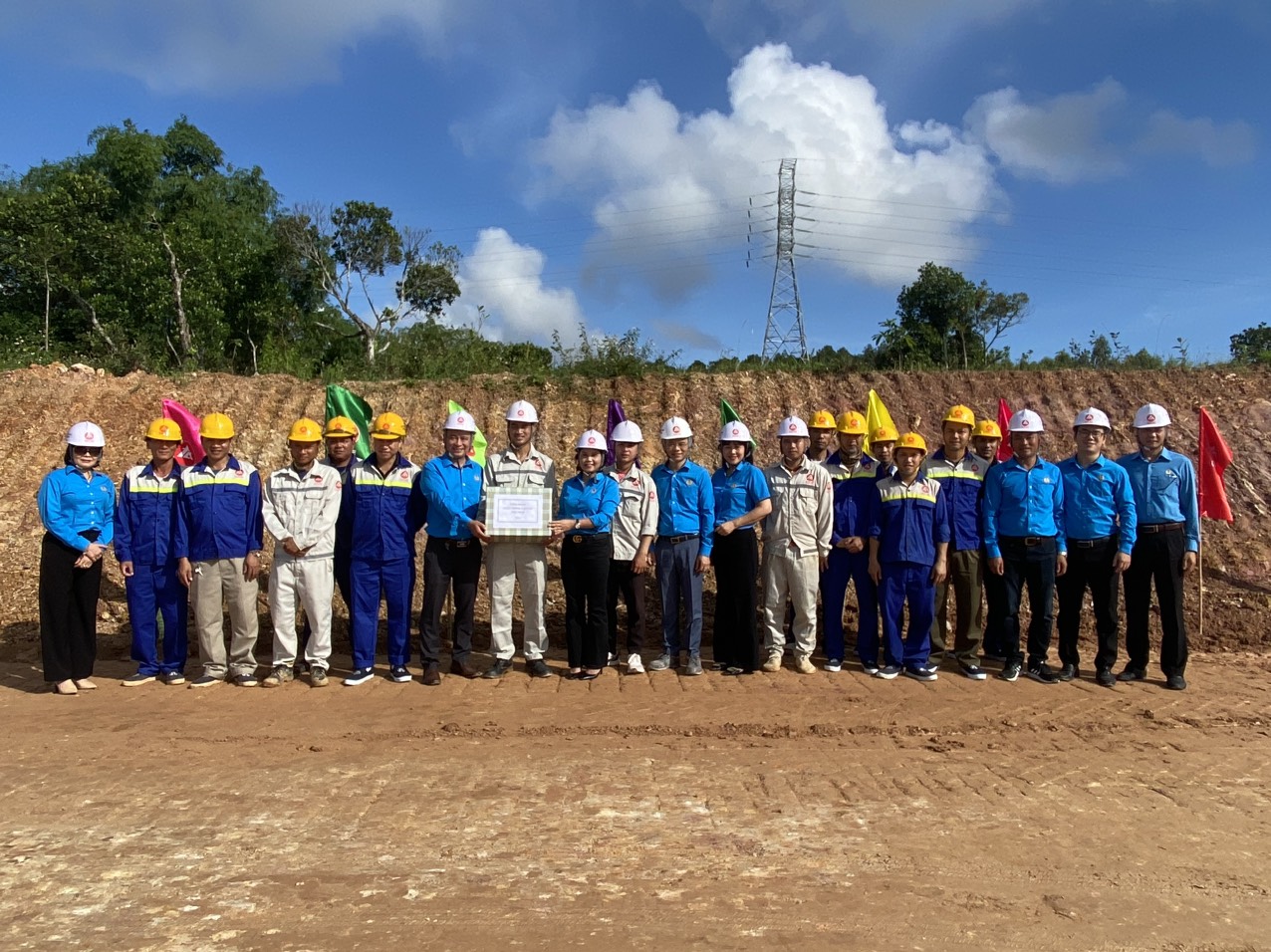 Lan tỏa tinh thần thi đua, khơi nguồn sáng tạo trong ngành Xây dựng- Ảnh 2. Lan tỏa tinh thần thi đua, khơi nguồn sáng tạo trong ngành Xây dựng- Ảnh 2.