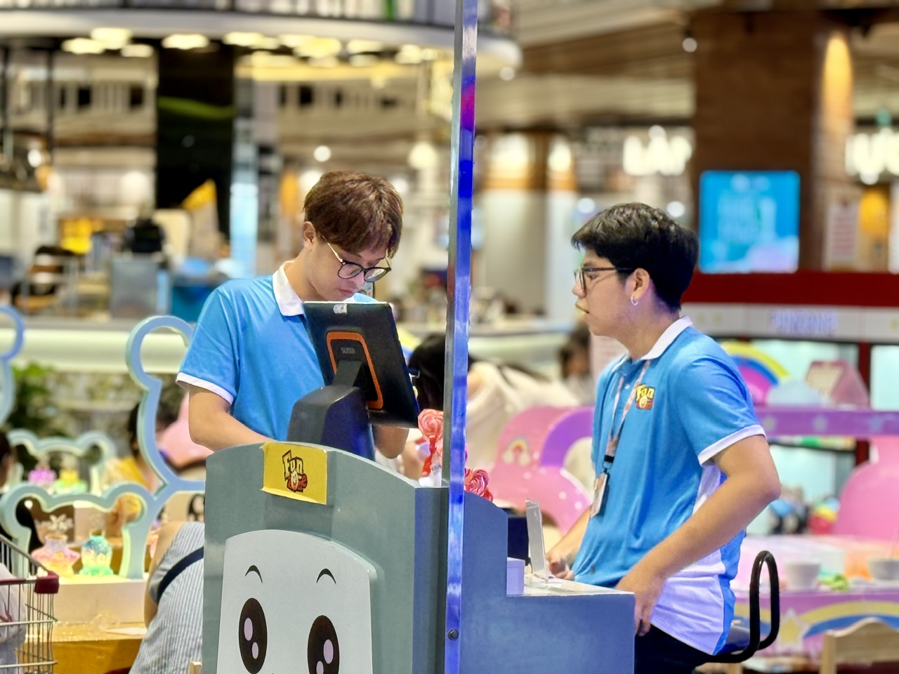 Làm thêm mùa hè: Cơ hội trưởng thành hay cạm bẫy rình rập?- Ảnh 2. Làm thêm mùa hè: Cơ hội trưởng thành hay cạm bẫy rình rập?- Ảnh 2.