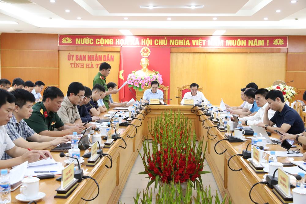 Hà Tĩnh siết chặt quản lý vận tải sau vụ tai nạn thảm khốc trên quốc lộ 1A- Ảnh 1.