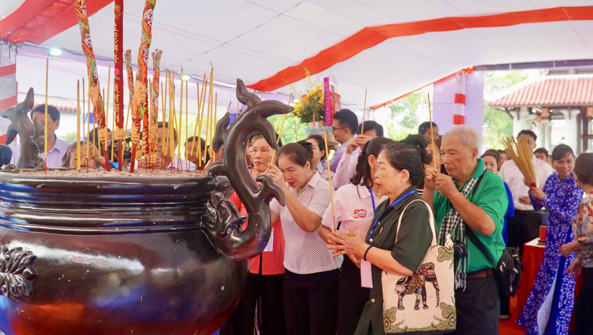 Côn Đảo: Tri ân hơn 20.000 người con ưu tú của dân tộc dịp 27/7
- Ảnh 10. Côn Đảo: Tri ân hơn 20.000 người con ưu tú của dân tộc dịp 27/7
- Ảnh 10.