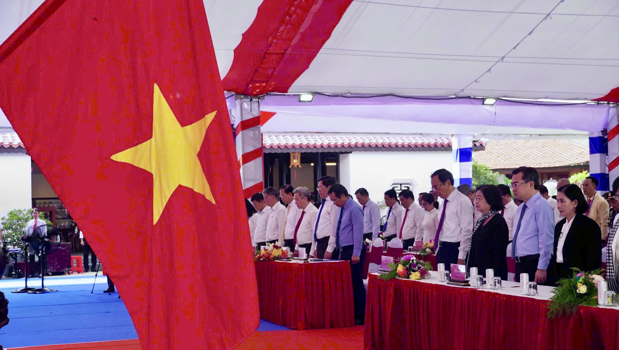 Côn Đảo: Tri ân hơn 20.000 người con ưu tú của dân tộc dịp 27/7
- Ảnh 1. Côn Đảo: Tri ân hơn 20.000 người con ưu tú của dân tộc dịp 27/7
- Ảnh 1.