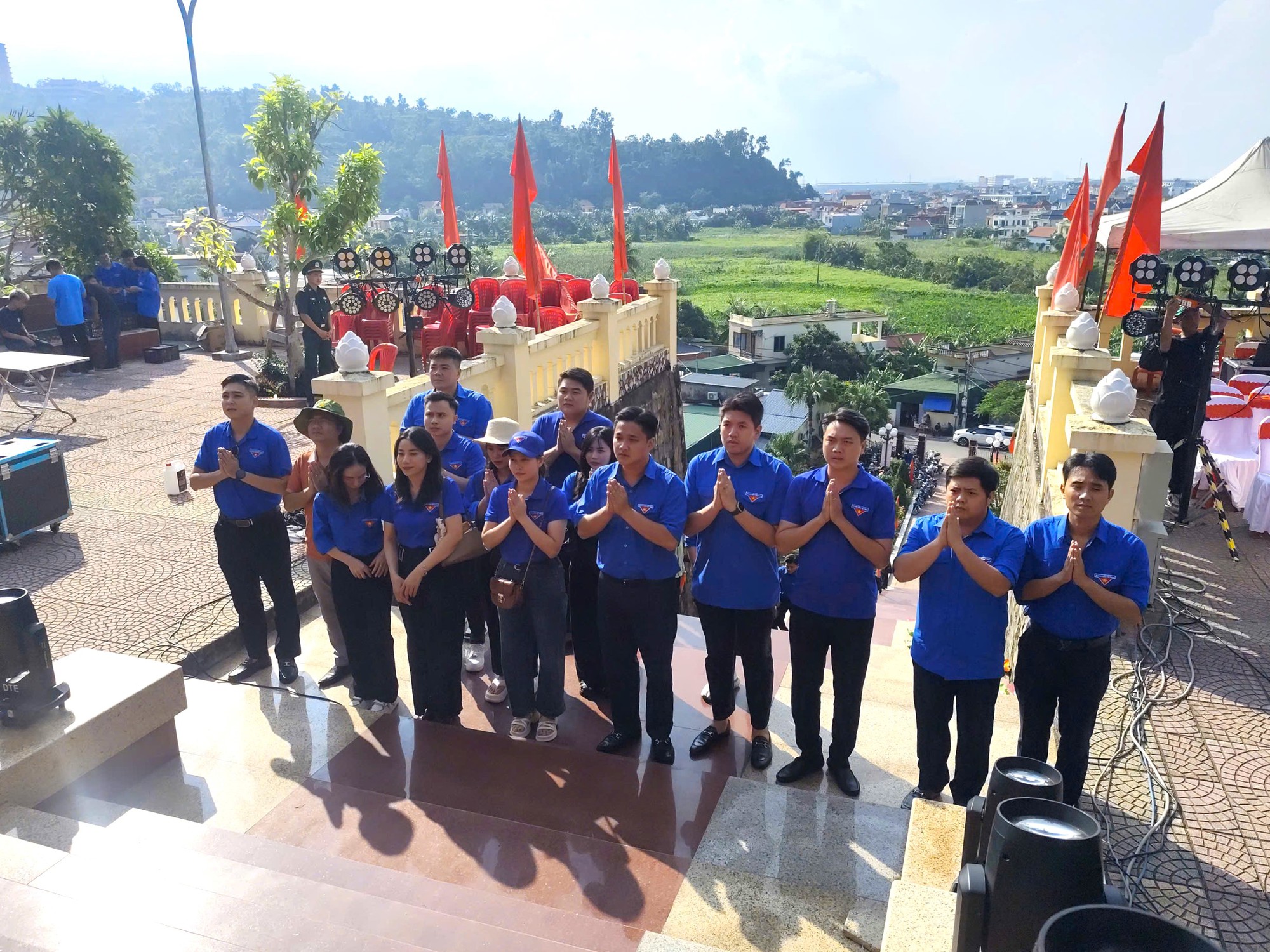Đoàn Thanh niên Báo Xây dựng tri ân ngày Thương binh - Liệt sĩ tại Hải Phòng- Ảnh 1. Đoàn Thanh niên Báo Xây dựng tri ân ngày Thương binh - Liệt sĩ tại Hải Phòng- Ảnh 1.