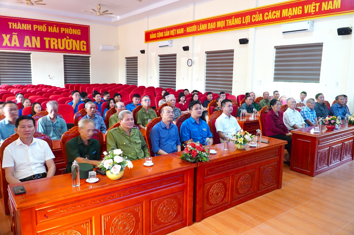 Đoàn Thanh niên Báo Xây dựng tri ân ngày Thương binh - Liệt sĩ tại Hải Phòng- Ảnh 4. C:\Users\Admin\AppData\Local\Microsoft\Windows\INetCache\Content.Word\DSC04309.jpg
