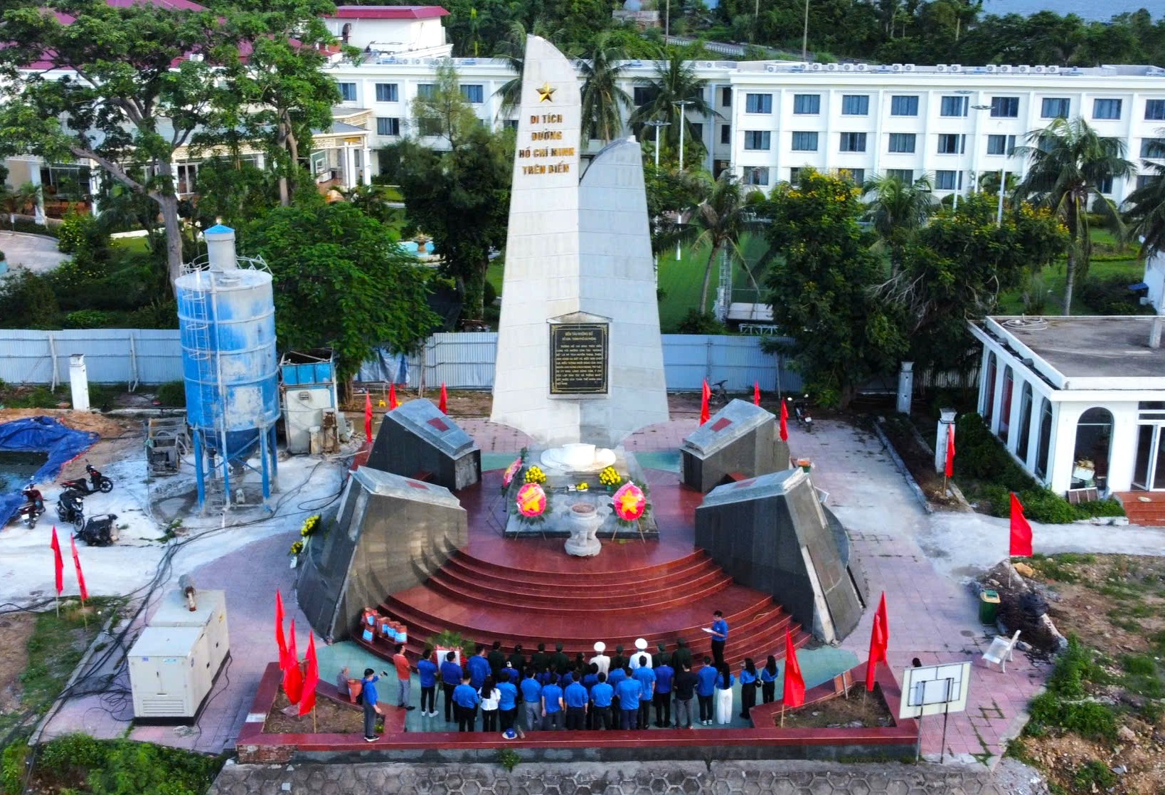 Đoàn Thanh niên Báo Xây dựng tri ân ngày Thương binh - Liệt sĩ tại Hải Phòng- Ảnh 7. Đoàn Thanh niên Báo Xây dựng tri ân ngày Thương binh - Liệt sĩ tại Hải Phòng- Ảnh 7.