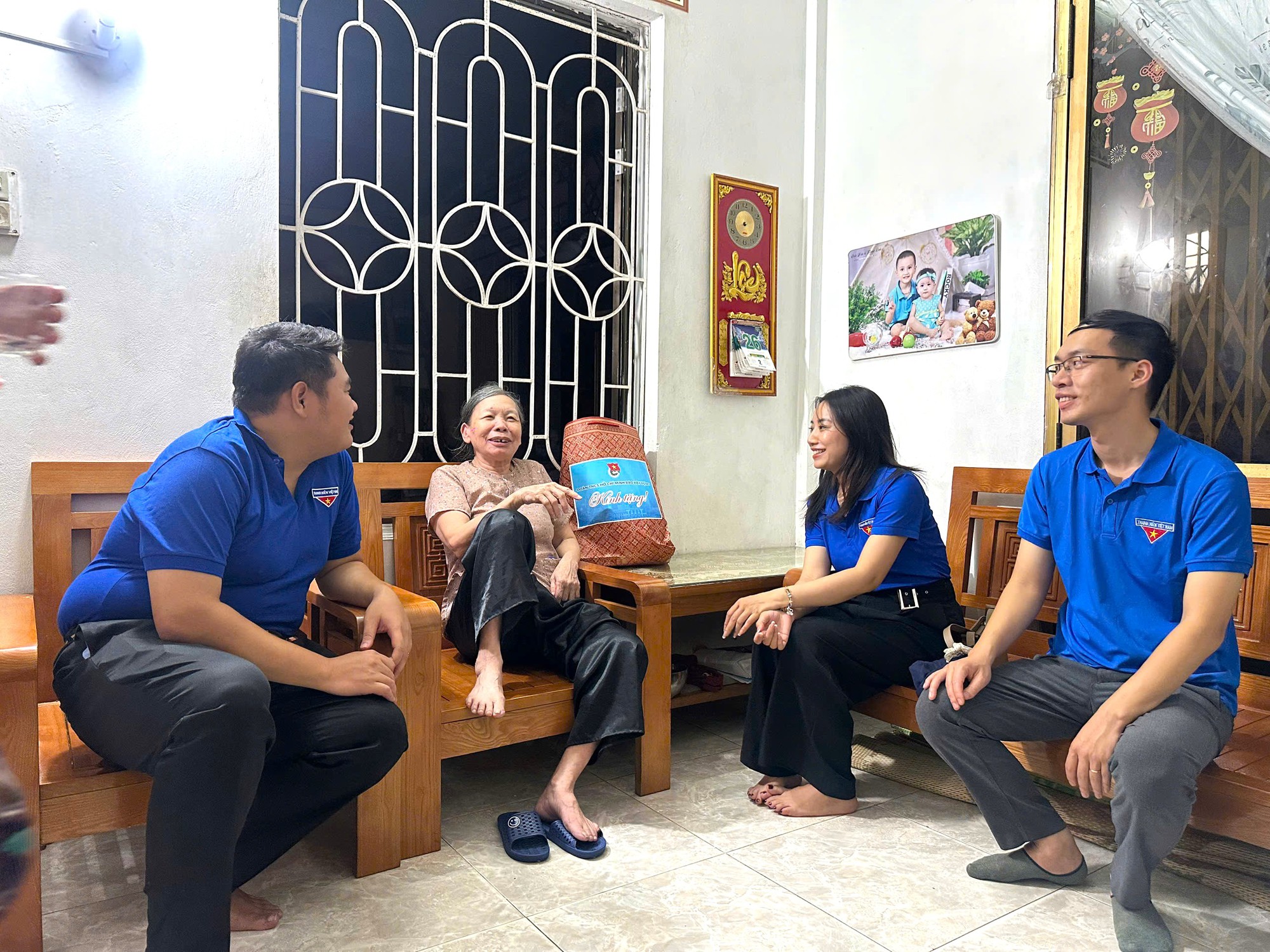 Đoàn Thanh niên Báo Xây dựng tri ân ngày Thương binh - Liệt sĩ tại Hải Phòng- Ảnh 11. Đoàn Thanh niên Báo Xây dựng tri ân ngày Thương binh - Liệt sĩ tại Hải Phòng- Ảnh 11.