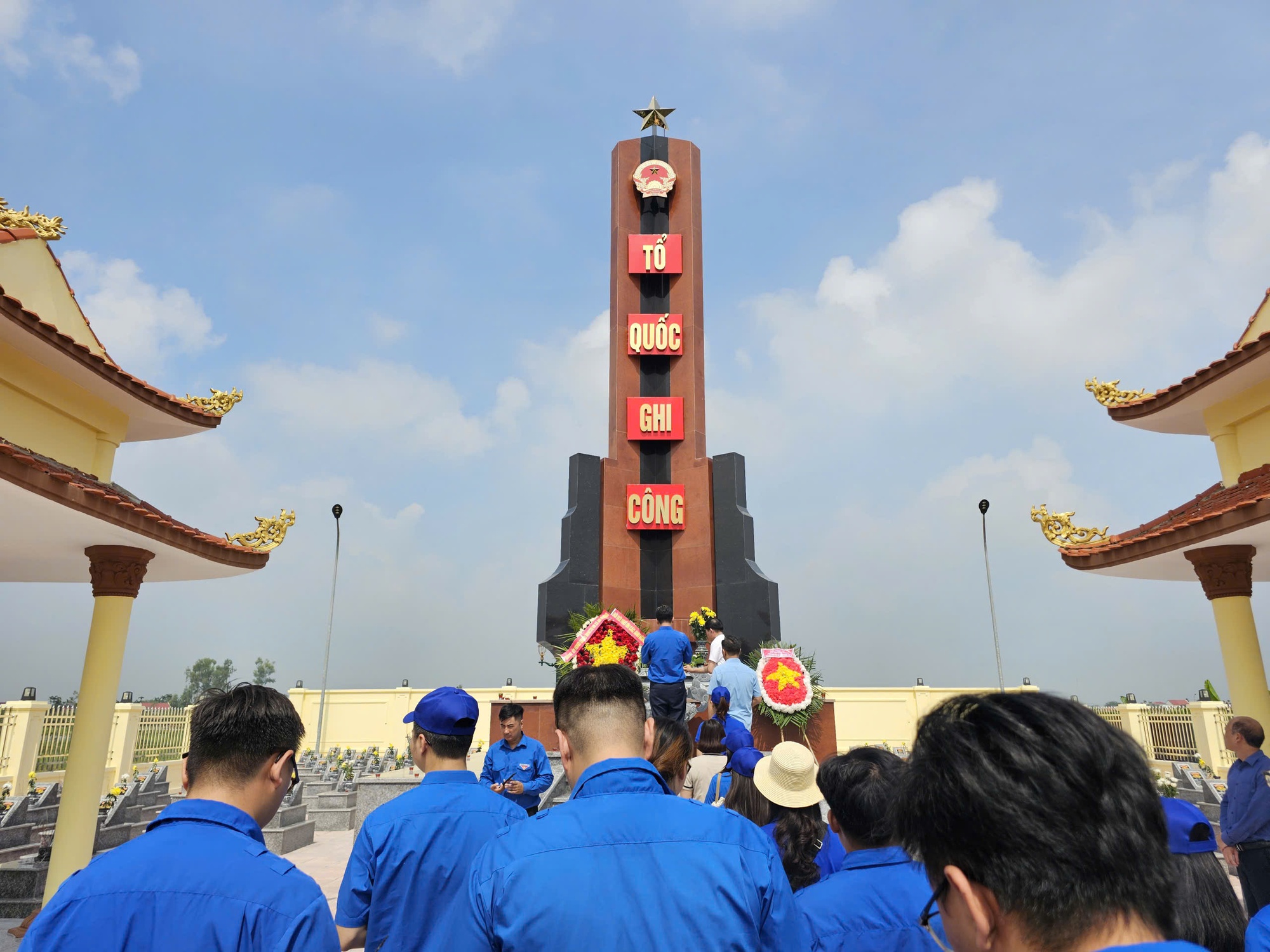 Đoàn Thanh niên Báo Xây dựng tri ân ngày Thương binh - Liệt sĩ tại Hải Phòng- Ảnh 19. Đoàn Thanh niên Báo Xây dựng tri ân ngày Thương binh - Liệt sĩ tại Hải Phòng- Ảnh 19.