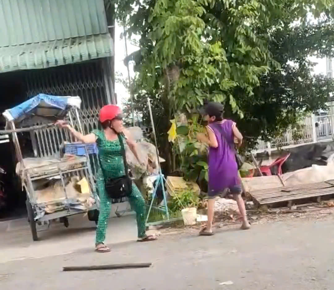 Công an vào cuộc vụ bé trai bán không hết vé số bị cô ruột bạo hành- Ảnh 2. Công an vào cuộc vụ bé trai bán không hết vé số bị cô ruột bạo hành- Ảnh 2.