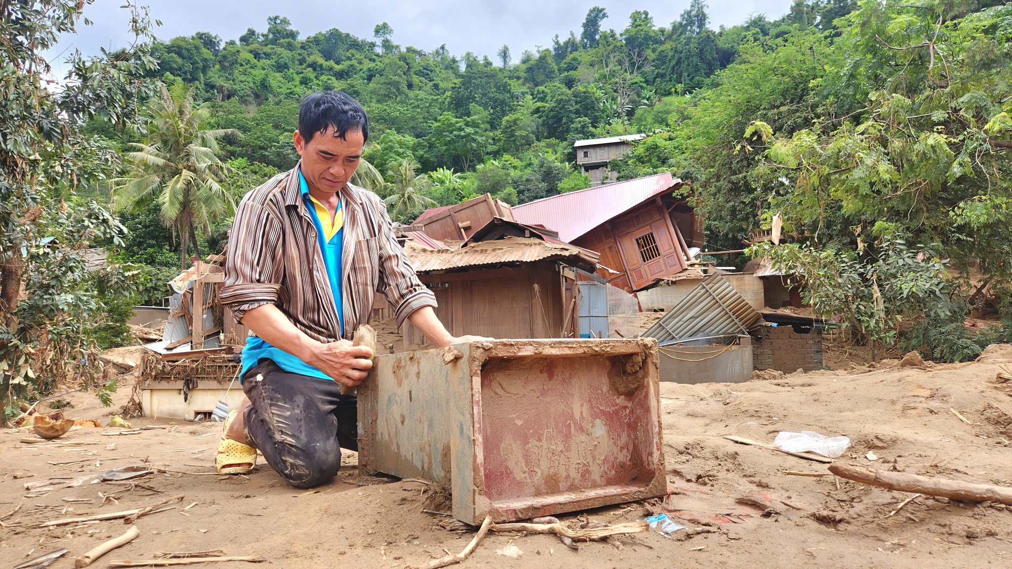 Ấm tình quân dân Nghệ An những ngày "sáng chắn bão giông, chiều ngăn nắng lửa"- Ảnh 4.