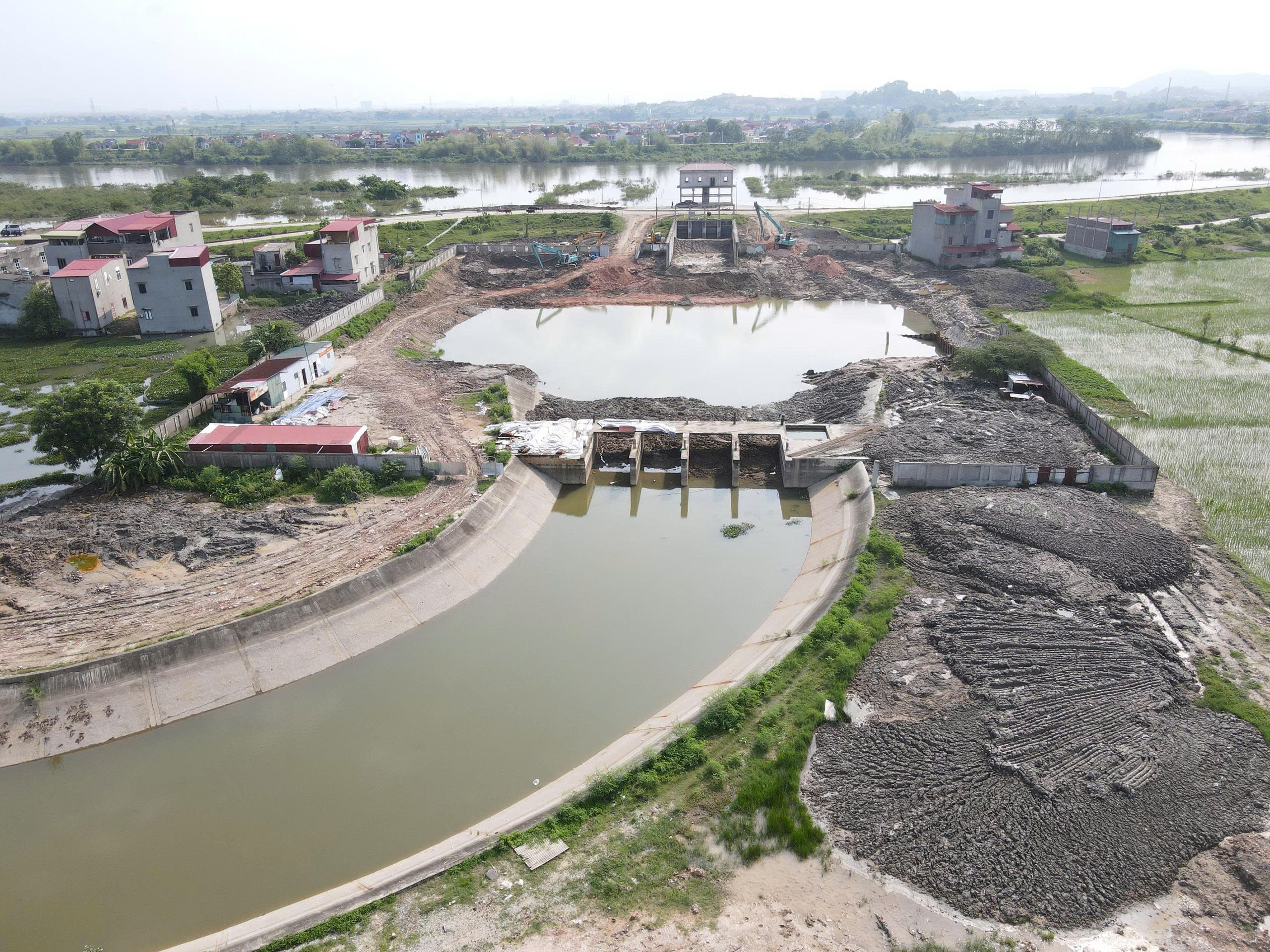 Sau chỉ đạo của Chủ tịch tỉnh Bắc Ninh dự án trạm bơm trăm tỷ đồng thi công ra sao?- Ảnh 13.