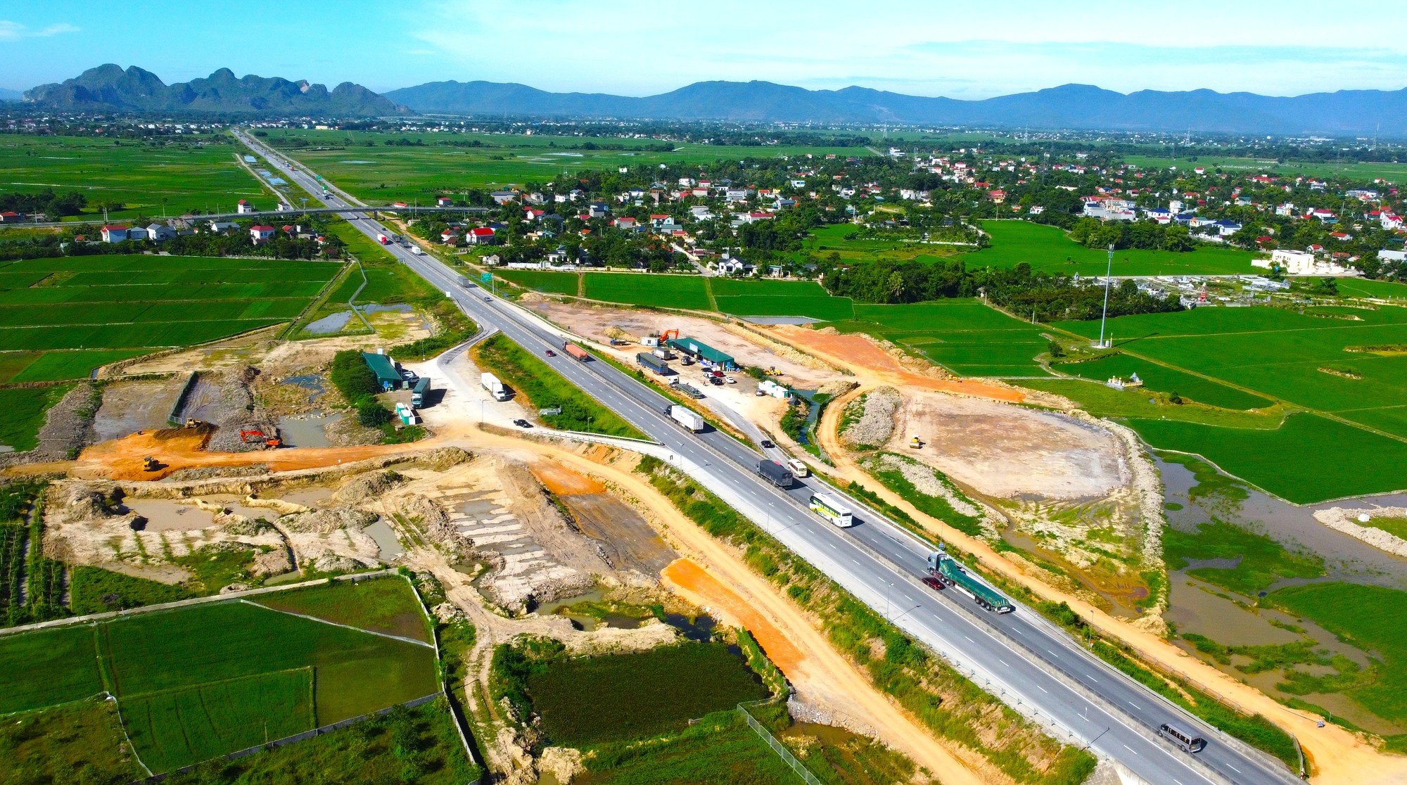 Vì sao trạm dừng nghỉ cao tốc chậm tiến độ?- Ảnh 1.