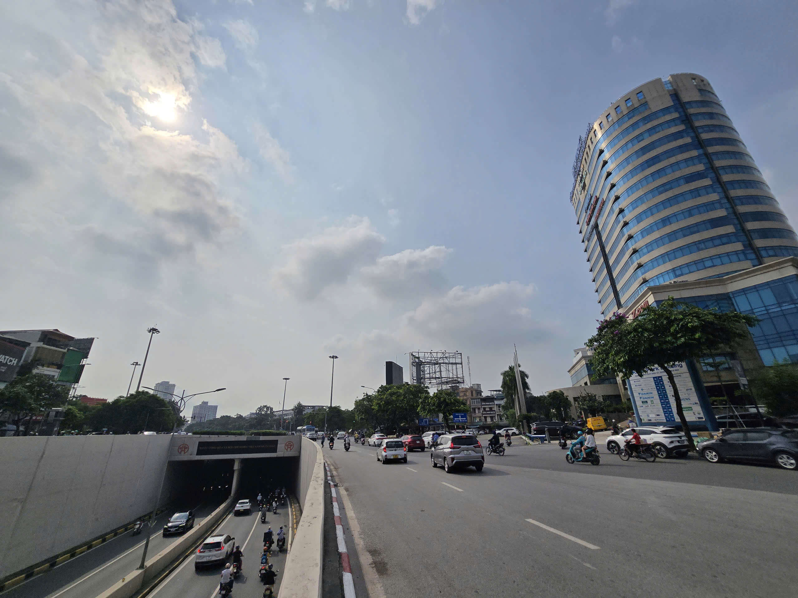 Cận cảnh bốn vị trí đủ điều kiện dựng trạm sạc xe điện dọc Vành đai 1 Hà Nội- Ảnh 1.
