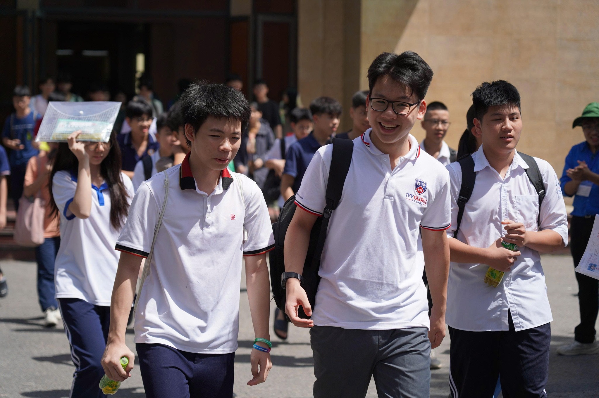 Gần 850.000 thí sinh đăng ký xét tuyển đại học, cao đẳng 2025- Ảnh 1.