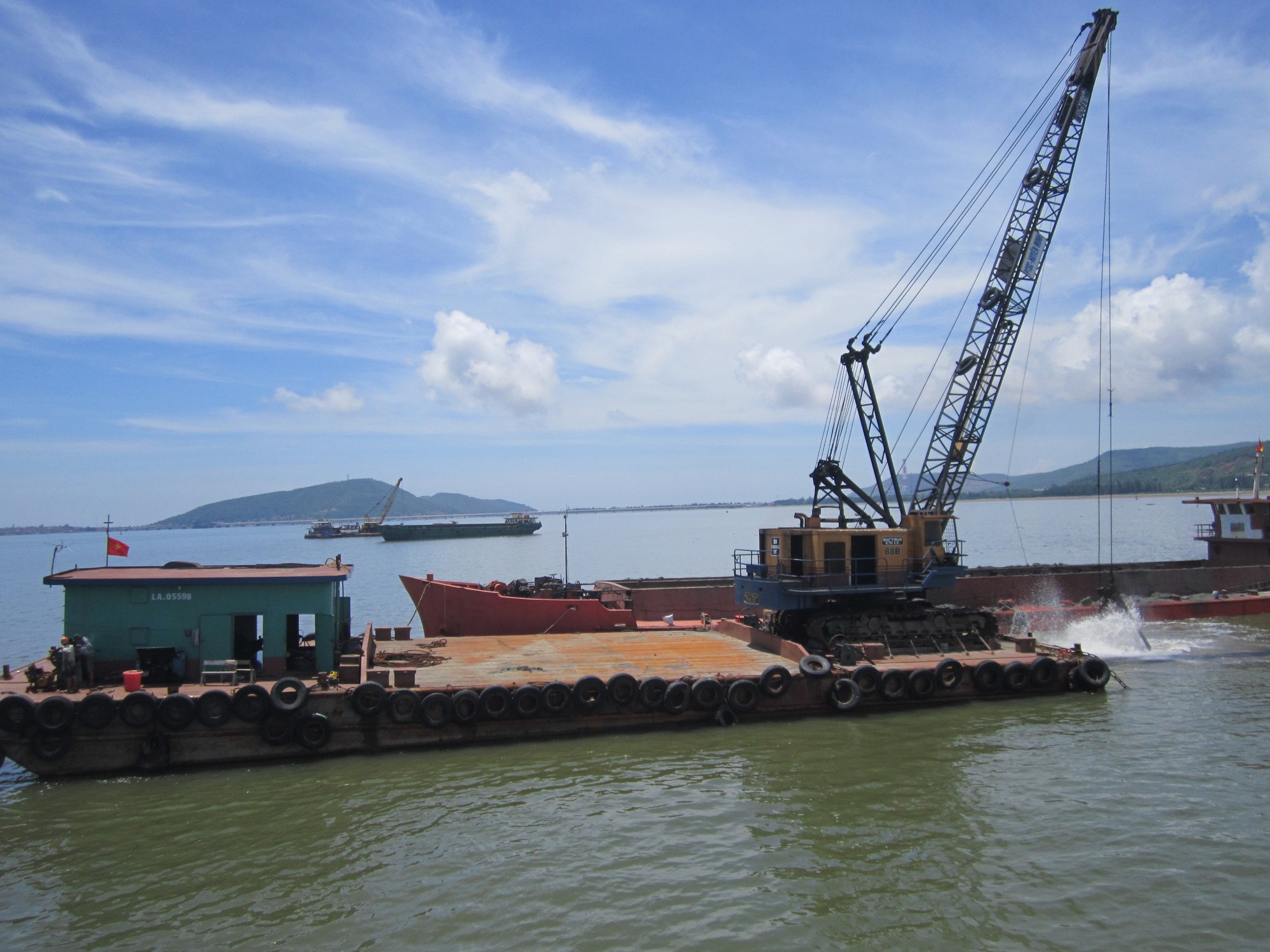 Các dự án nạo vét luồng hàng hải công cộng đang thi công đến đâu?- Ảnh 1.