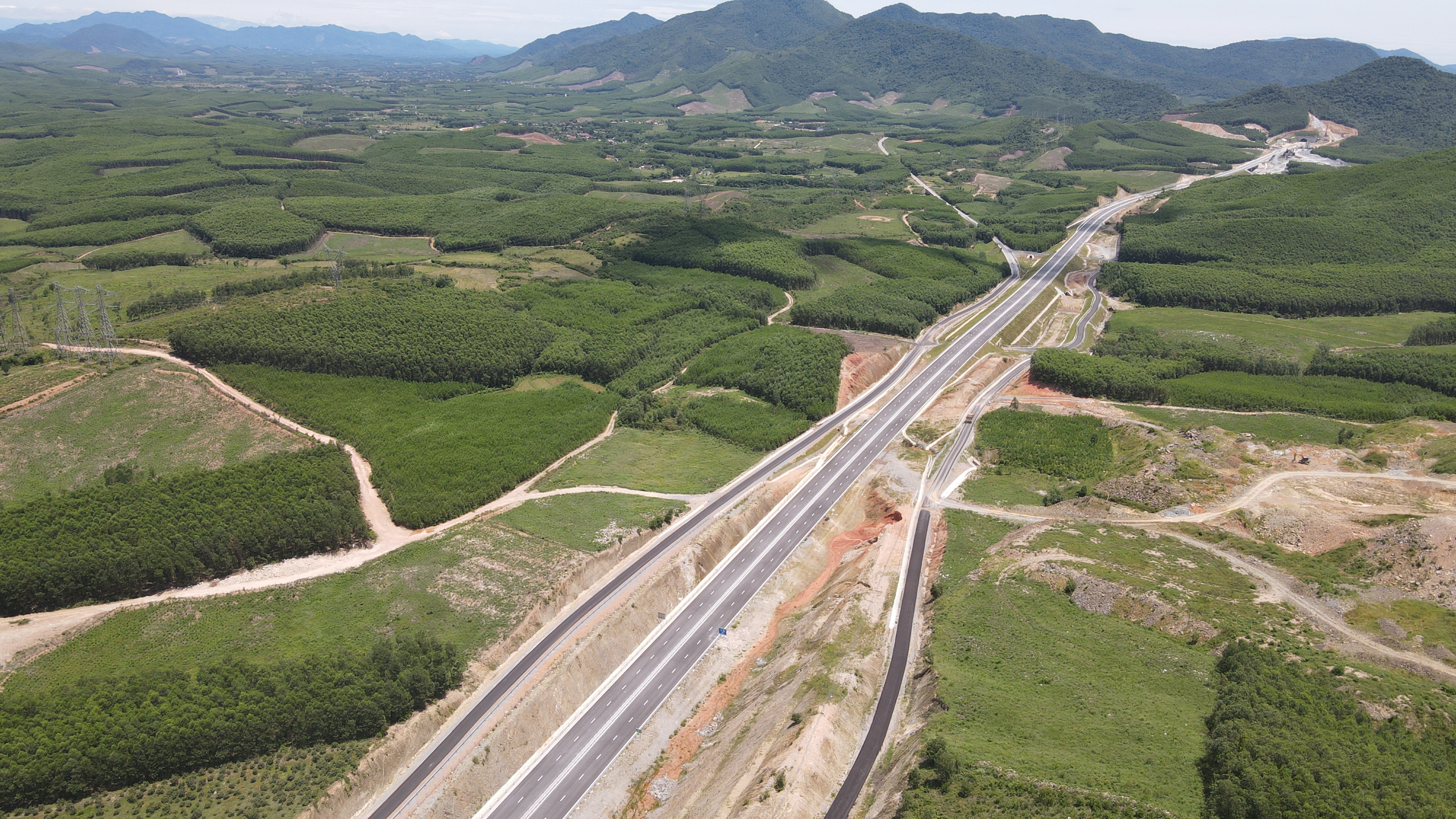 Cao tốc Vũng Áng - Bùng tăng tốc về đích trước 19/8- Ảnh 4. Cao tốc Vũng Áng - Bùng tăng tốc về đích trước 19/8- Ảnh 4.