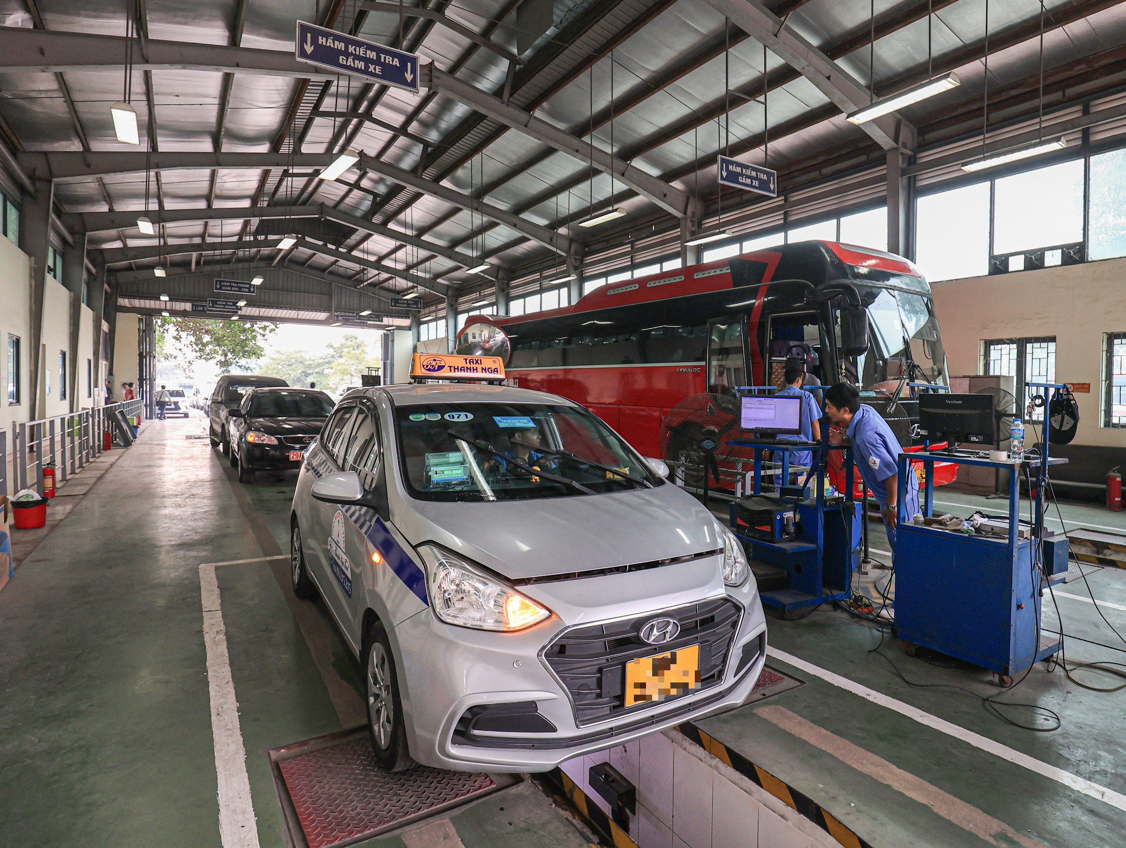 Khẩn trương gỡ khó kiểm định xe kinh doanh vận tải chưa đổi đăng ký xe- Ảnh 1. Khẩn trương gỡ khó kiểm định xe kinh doanh vận tải chưa đổi đăng ký xe- Ảnh 1.