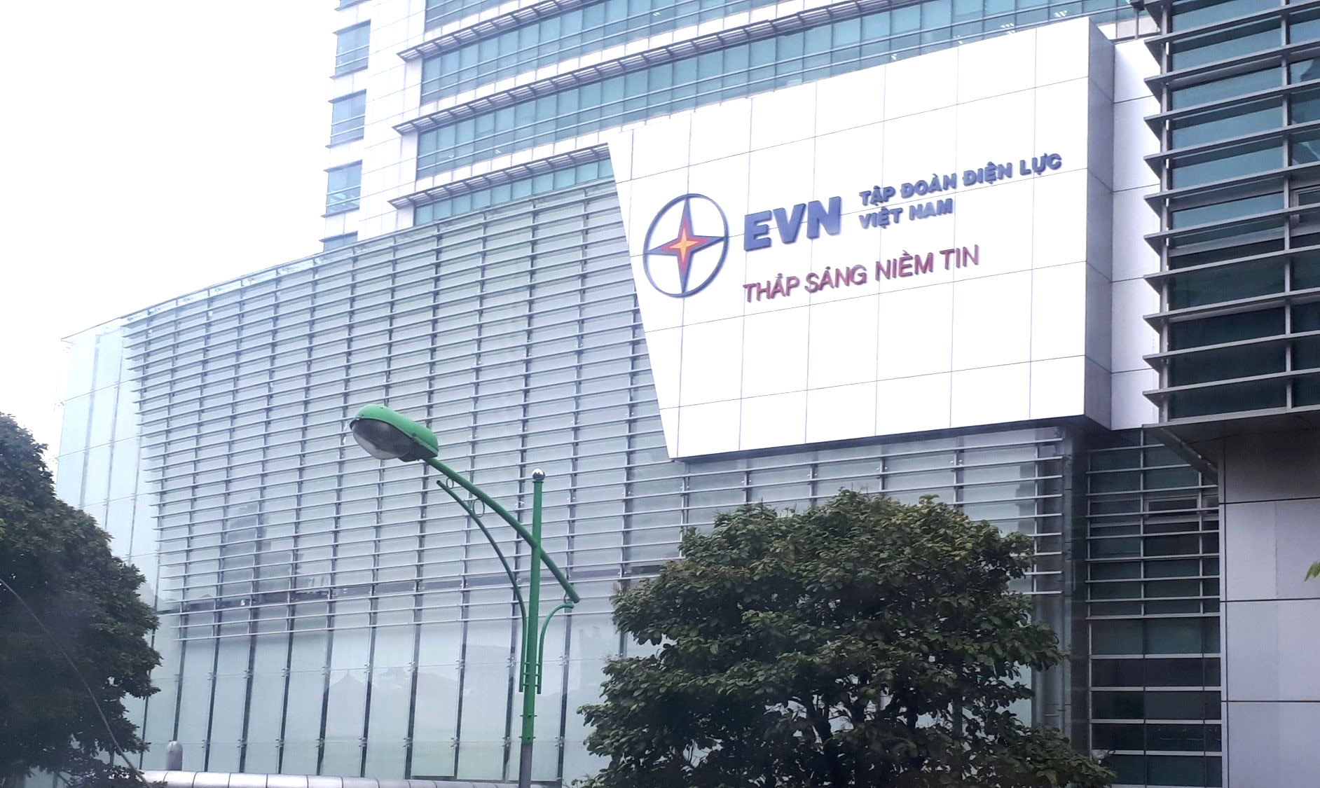 EVN lãi hơn 8.200 tỷ đồng năm 2024 - Ảnh 1.