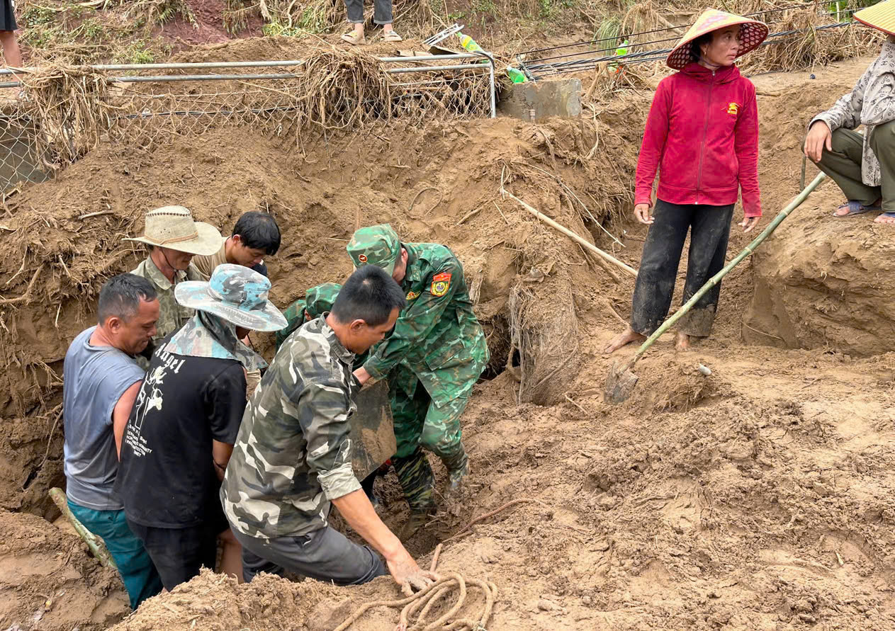 Ấm tình quân dân Nghệ An những ngày "sáng chắn bão giông, chiều ngăn nắng lửa"- Ảnh 10.