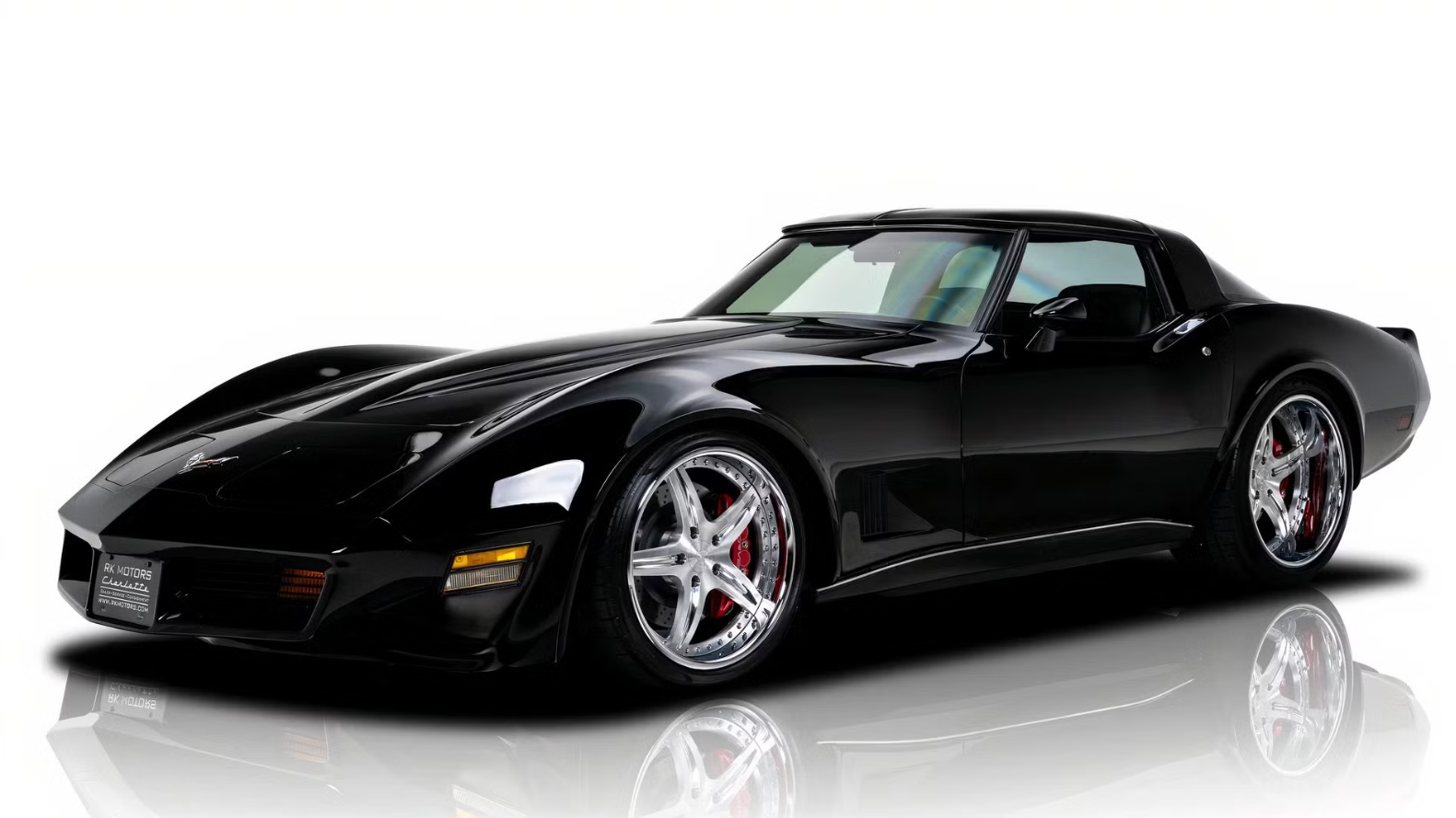 Chevrolet Corvette cổ điển được lột xác thành quái thú- Ảnh 1.