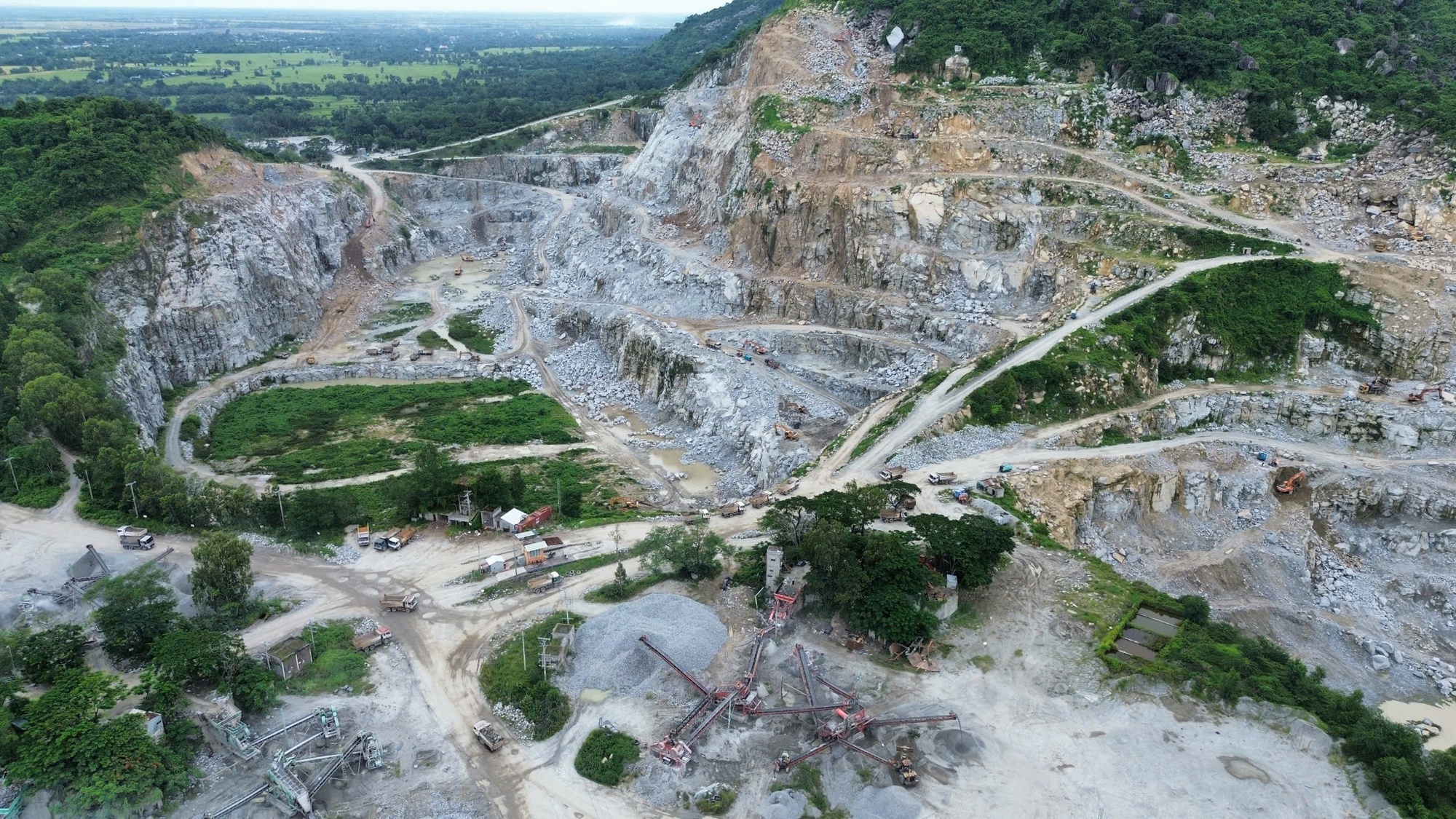 An Giang: Chuyển điều tra 5 vụ, tiếp tục làm rõ 9 vụ tham nhũng, tiêu cực- Ảnh 1.