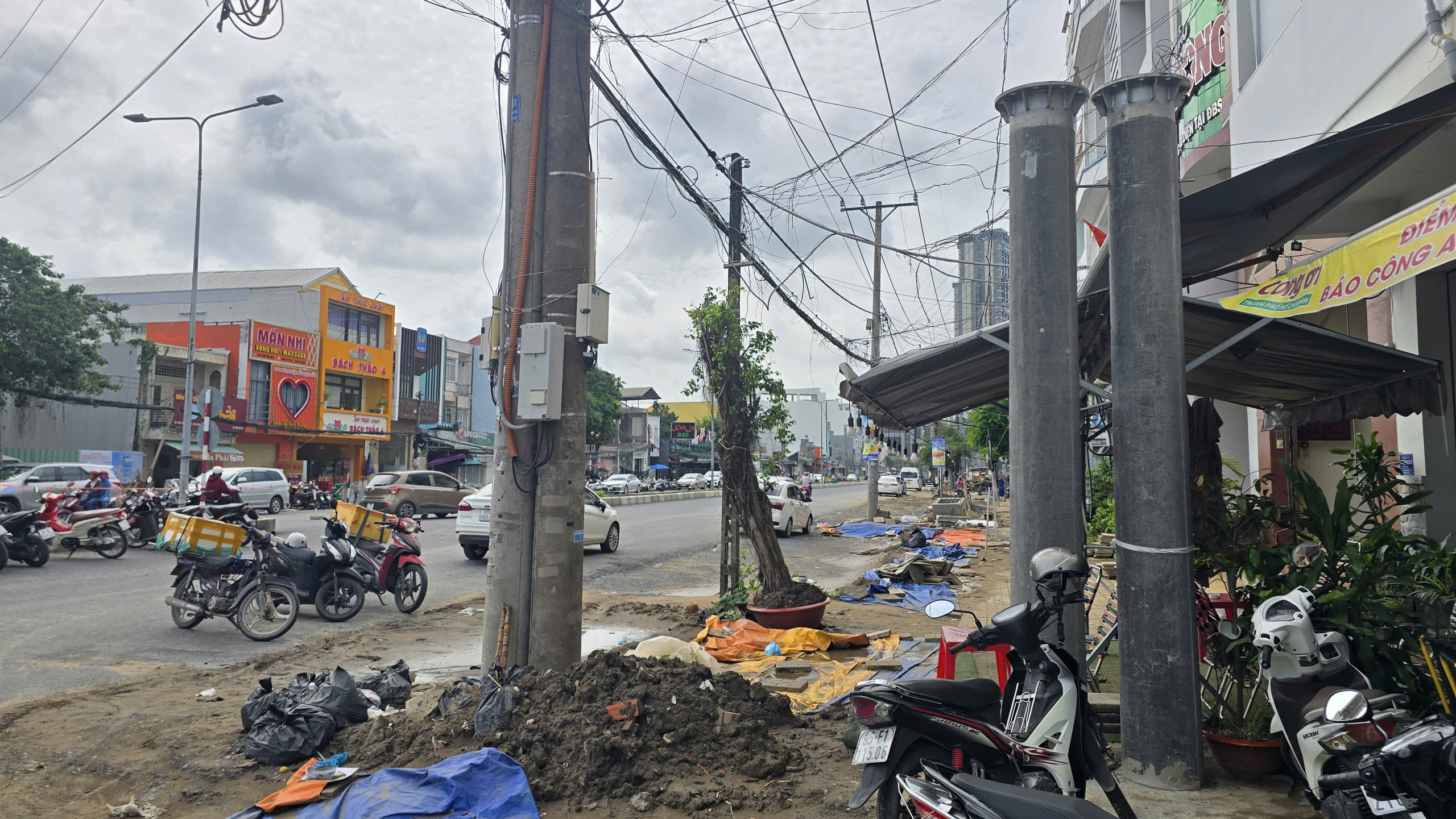Người dân bức xúc vì tuyến đường hơn 500m nội ô Cần Thơ thi công ì ạch- Ảnh 8. Người dân bức xúc vì tuyến đường hơn 500m nội ô Cần Thơ thi công ì ạch- Ảnh 8.