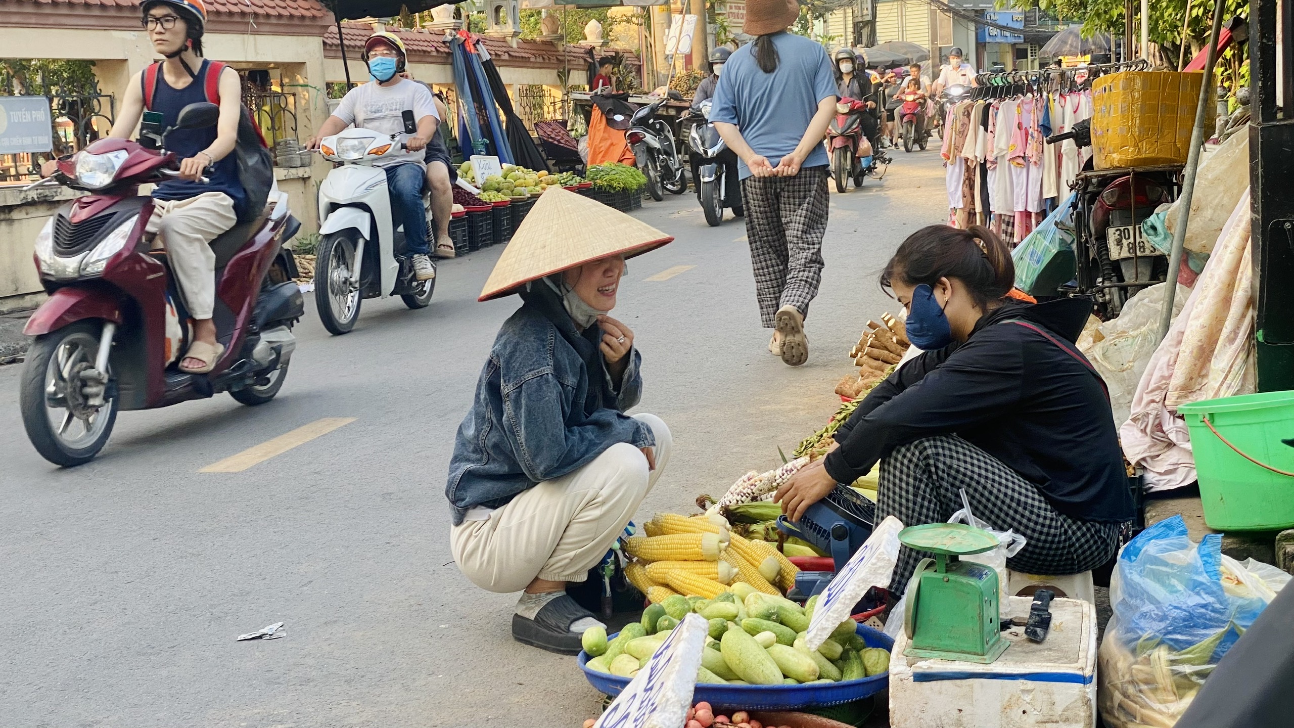 Bao giờ dẹp được chợ cóc, chợ tạm trên địa bàn Hà Nội?- Ảnh 8.