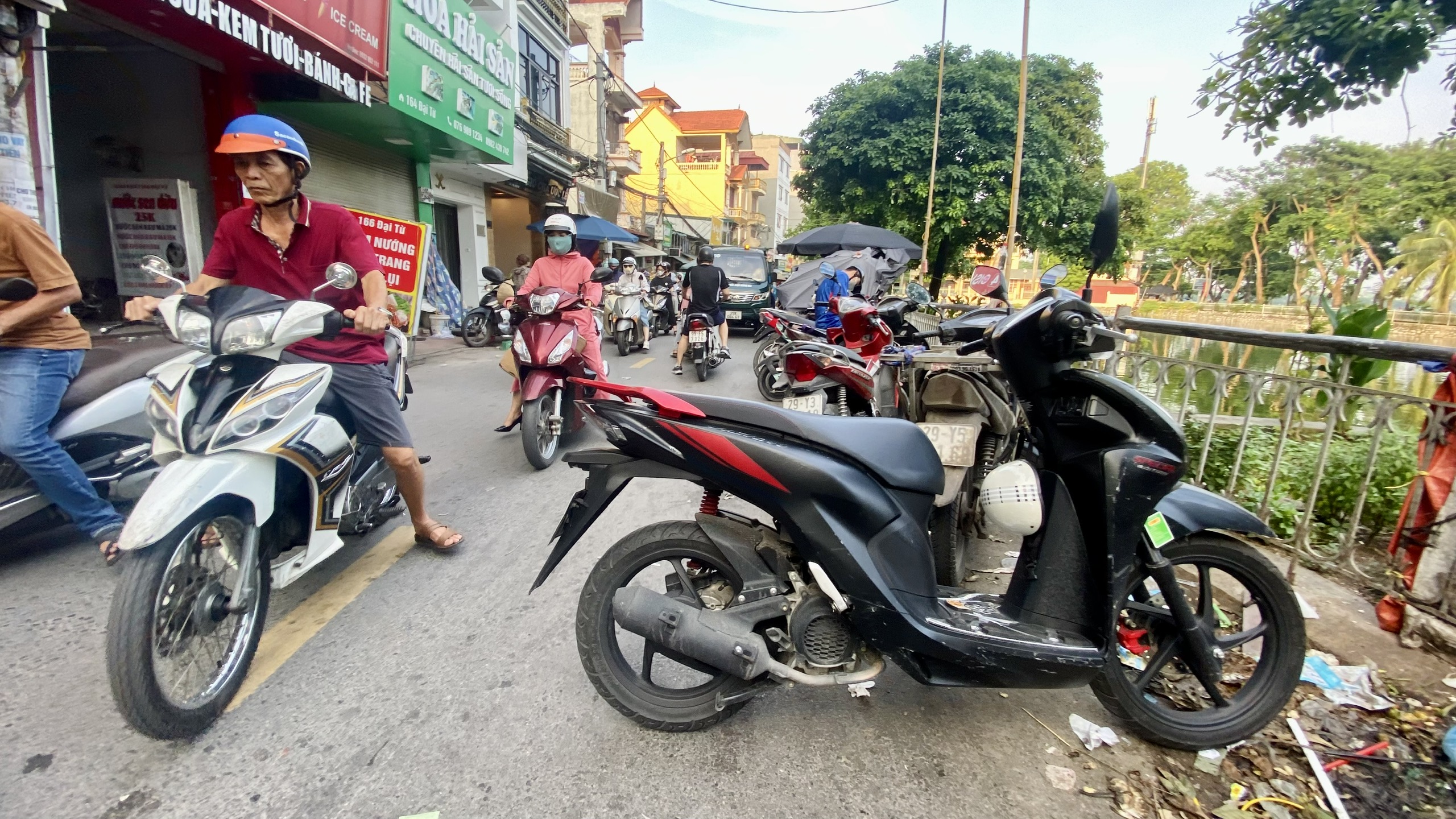 Bao giờ dẹp được chợ cóc, chợ tạm trên địa bàn Hà Nội?- Ảnh 6.