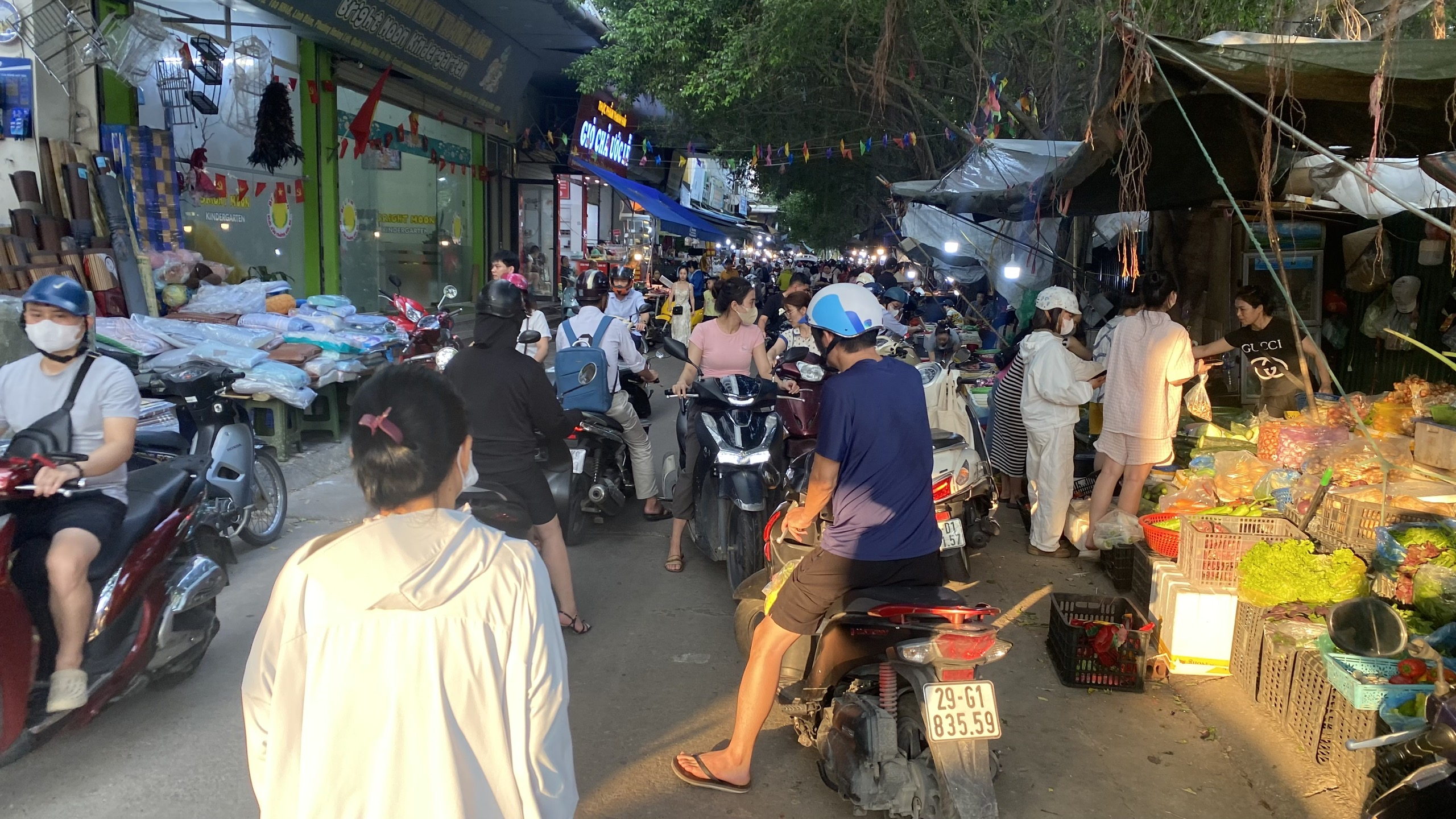 Bao giờ dẹp được chợ cóc, chợ tạm trên địa bàn Hà Nội?- Ảnh 12.