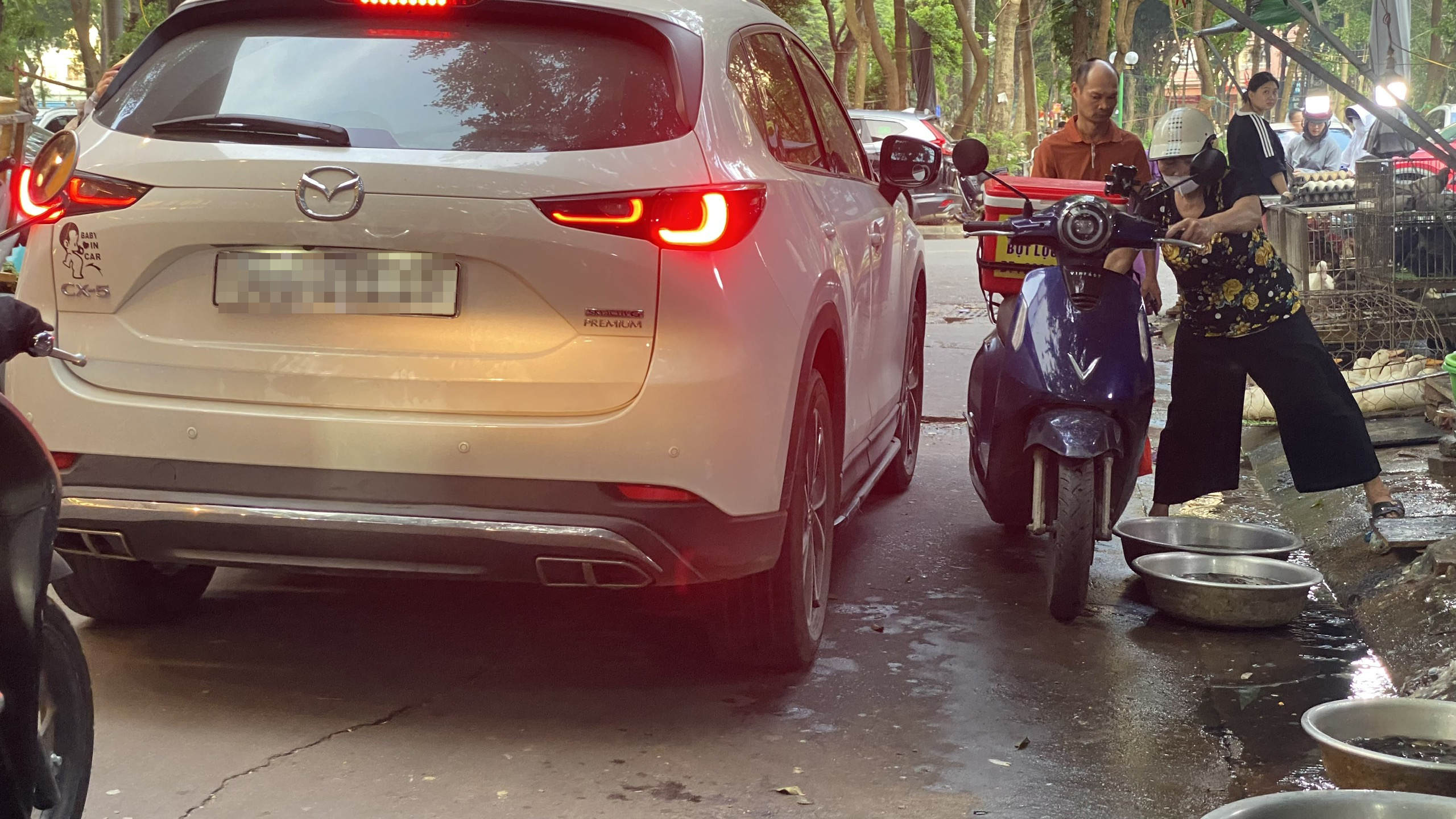 Bao giờ dẹp được chợ cóc, chợ tạm trên địa bàn Hà Nội?- Ảnh 9.