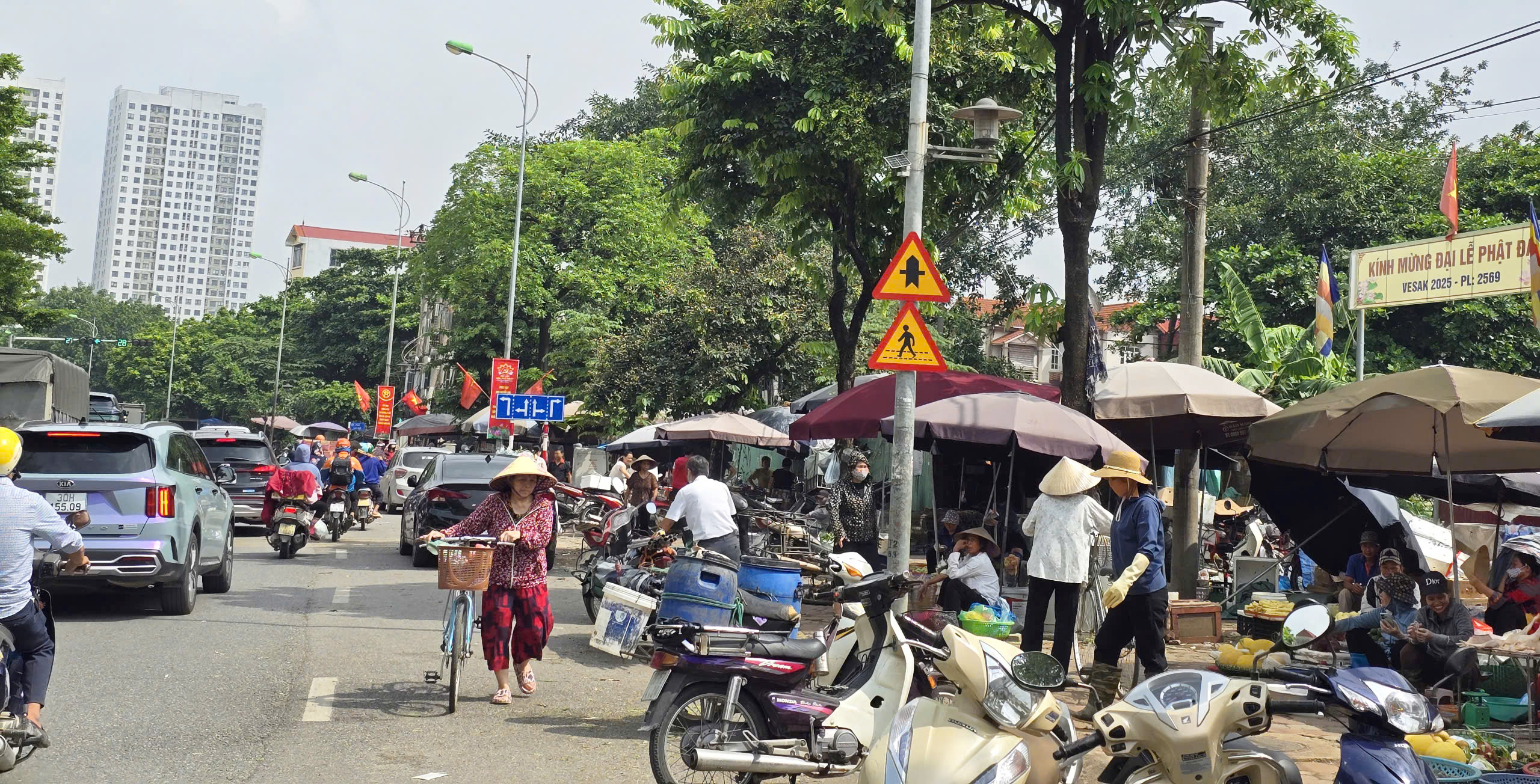 Bao giờ dẹp được chợ cóc, chợ tạm trên địa bàn Hà Nội?- Ảnh 13.