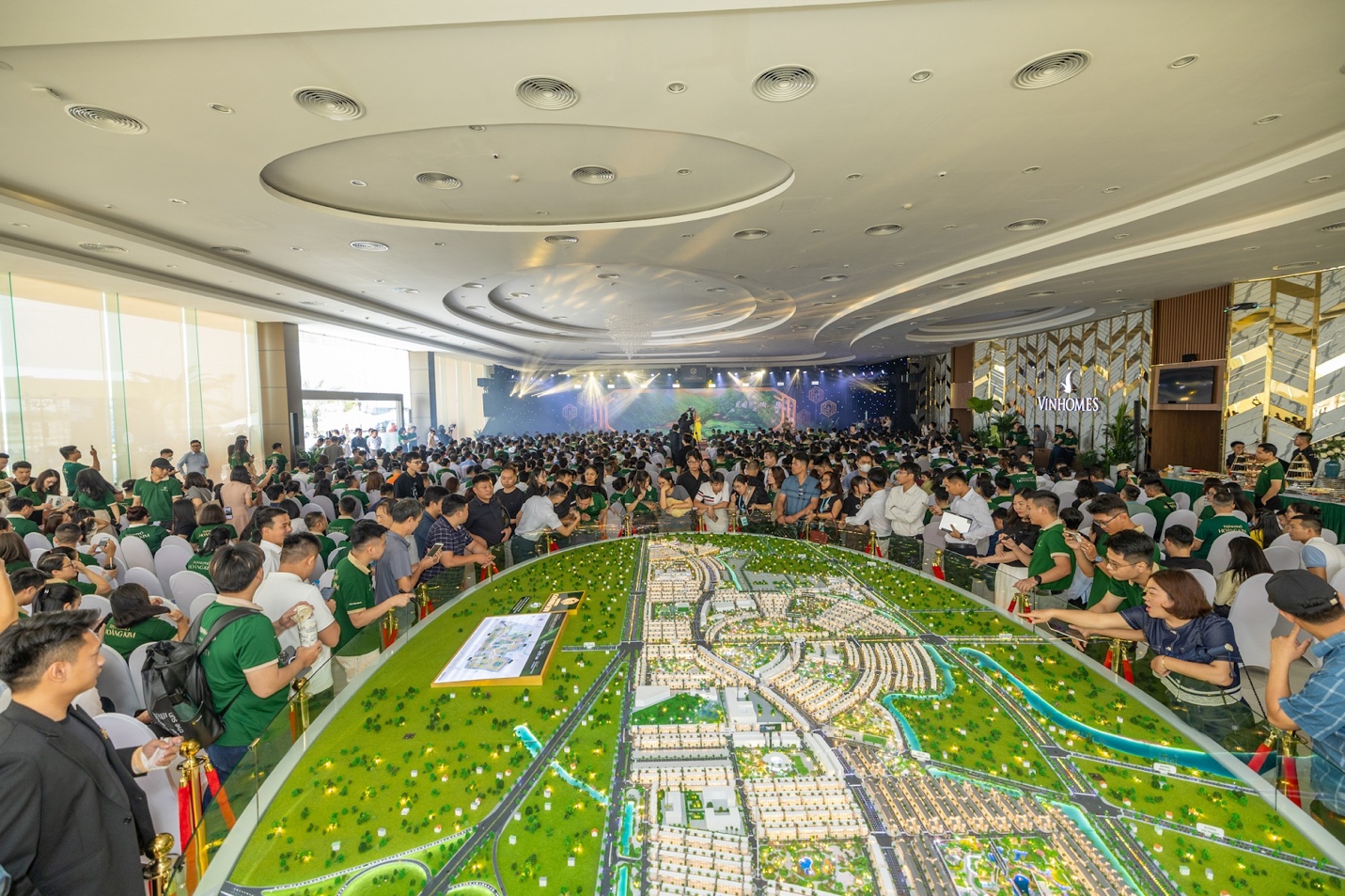 Mayhomes ghi dấu ấn tại sự kiện ra mắt phân khu Mặt Trời, Vinhomes Golden City Dương Kinh- Ảnh 1. Mayhomes ghi dấu ấn tại sự kiện ra mắt phân khu Mặt Trời, Vinhomes Golden City Dương Kinh- Ảnh 1.