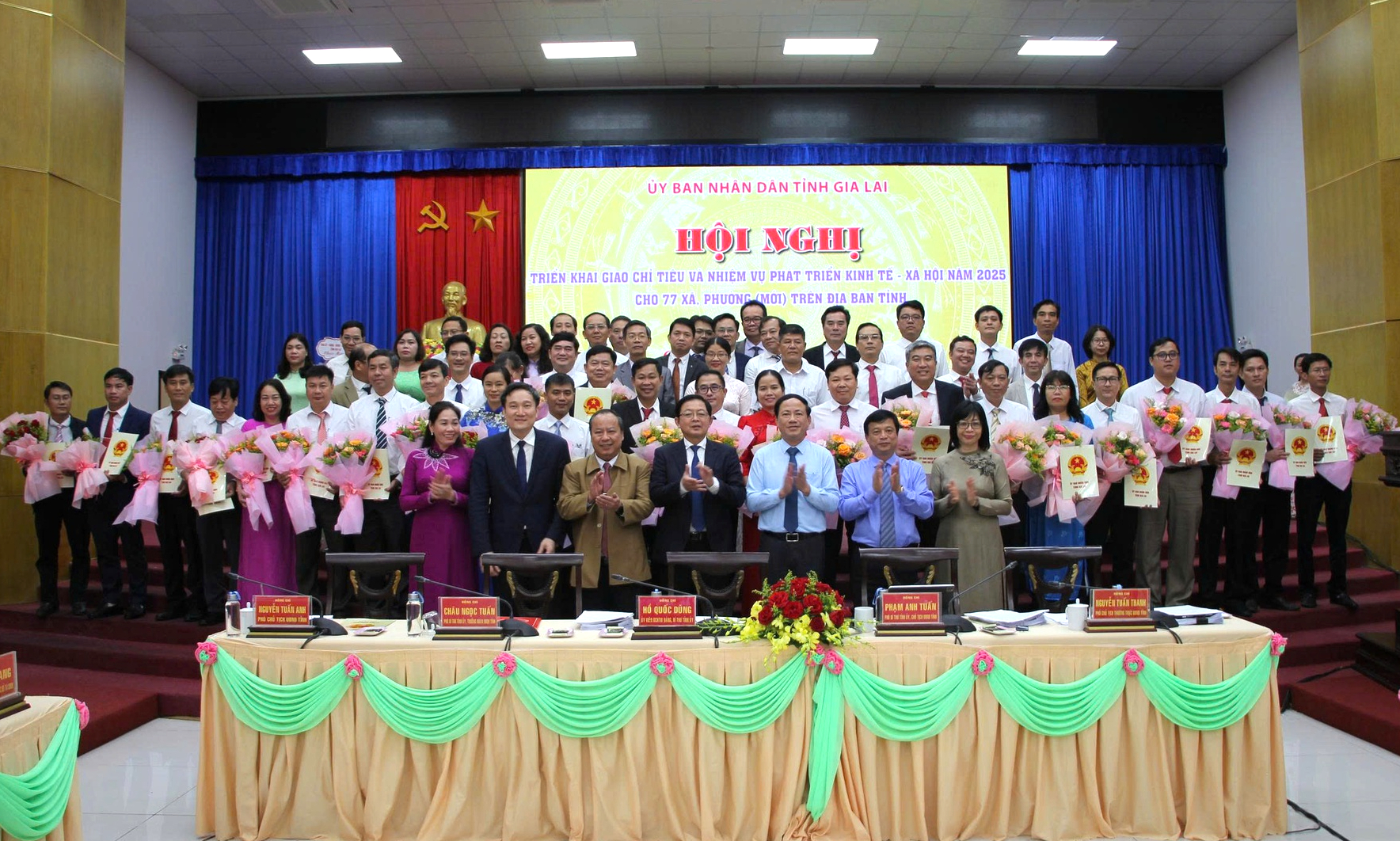 Gia Lai giao chỉ tiêu phát triển cho xã, phường gắn với đánh giá cán bộ- Ảnh 1.