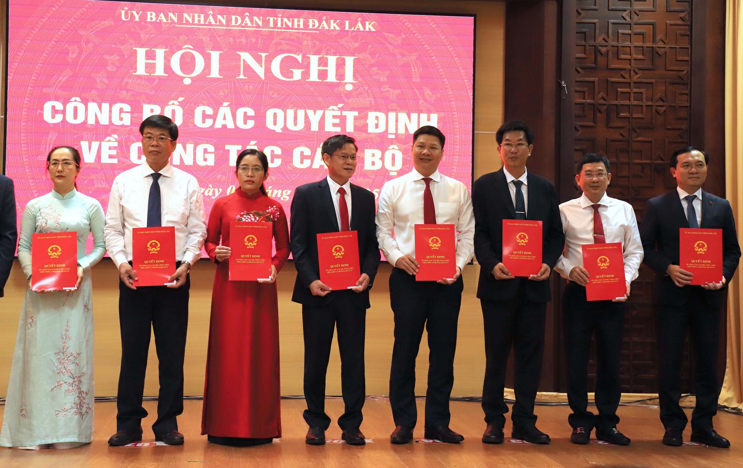 Chủ tịch UBND TP Tuy Hòa cũ làm Giám đốc Sở Xây dựng Đắk Lắk- Ảnh 1. Chủ tịch UBND TP Tuy Hòa cũ làm Giám đốc Sở Xây dựng Đắk Lắk- Ảnh 1.