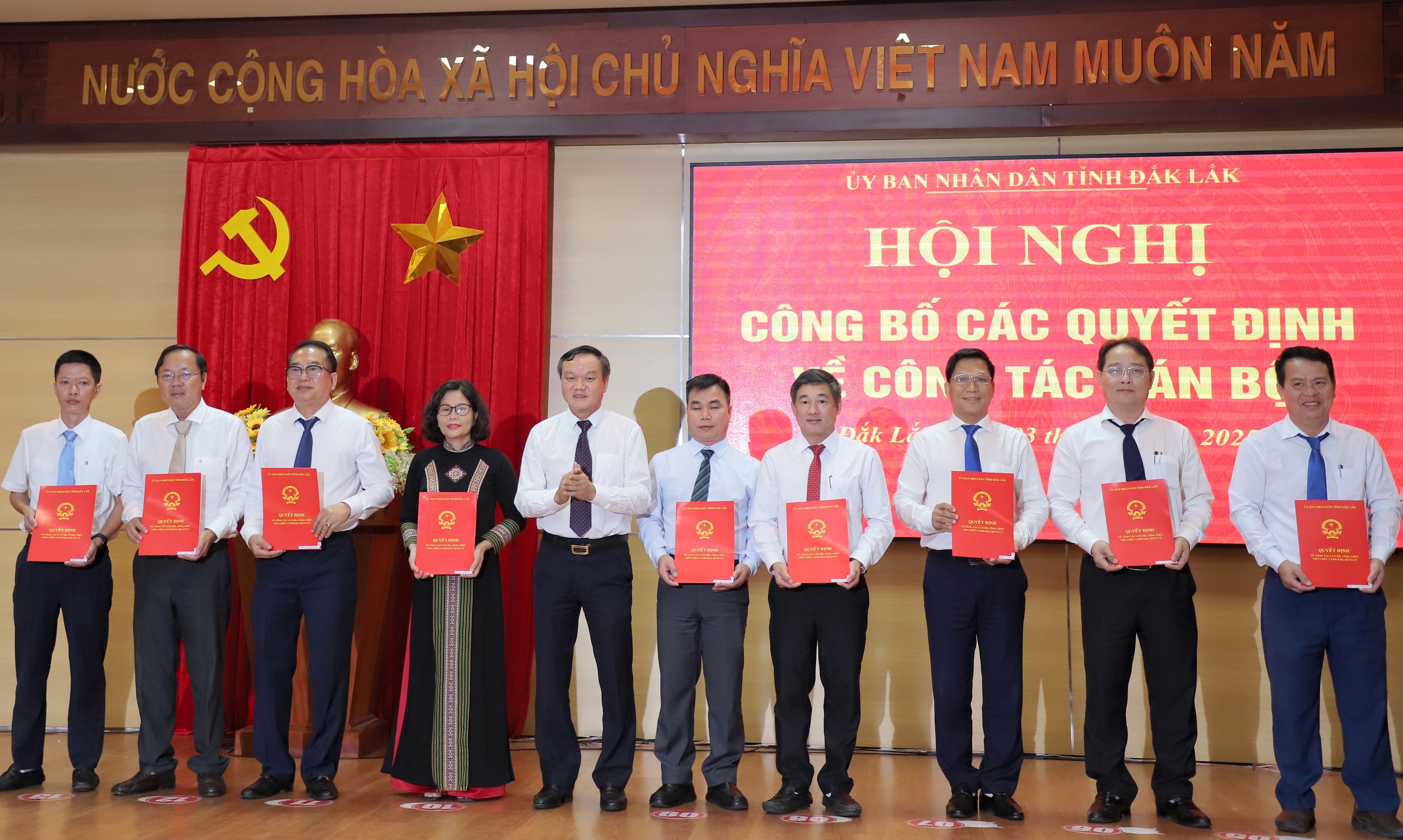 Chủ tịch UBND TP Tuy Hòa cũ làm Giám đốc Sở Xây dựng Đắk Lắk- Ảnh 3. Chủ tịch UBND TP Tuy Hòa cũ làm Giám đốc Sở Xây dựng Đắk Lắk- Ảnh 3.