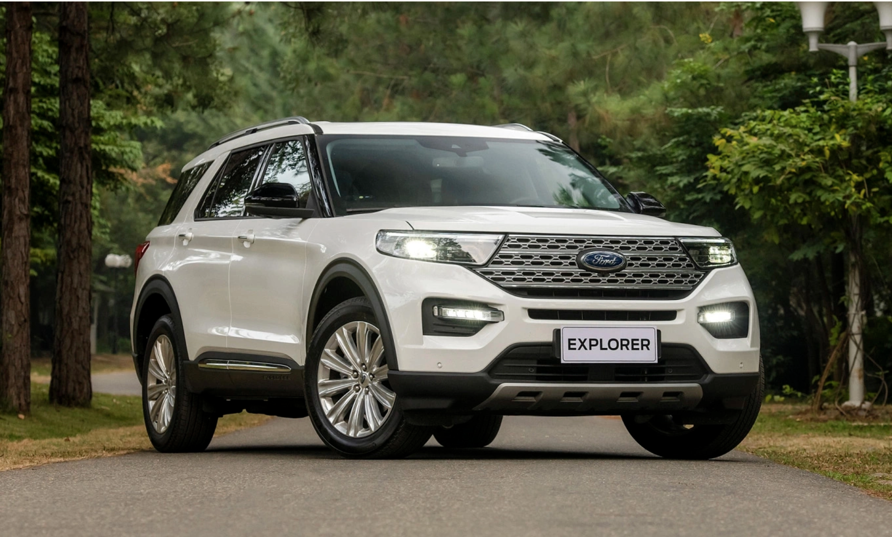 Lỗi camera chưa xử lý xong, Ford triệu hồi lại 178 xe Explorer tại Việt Nam