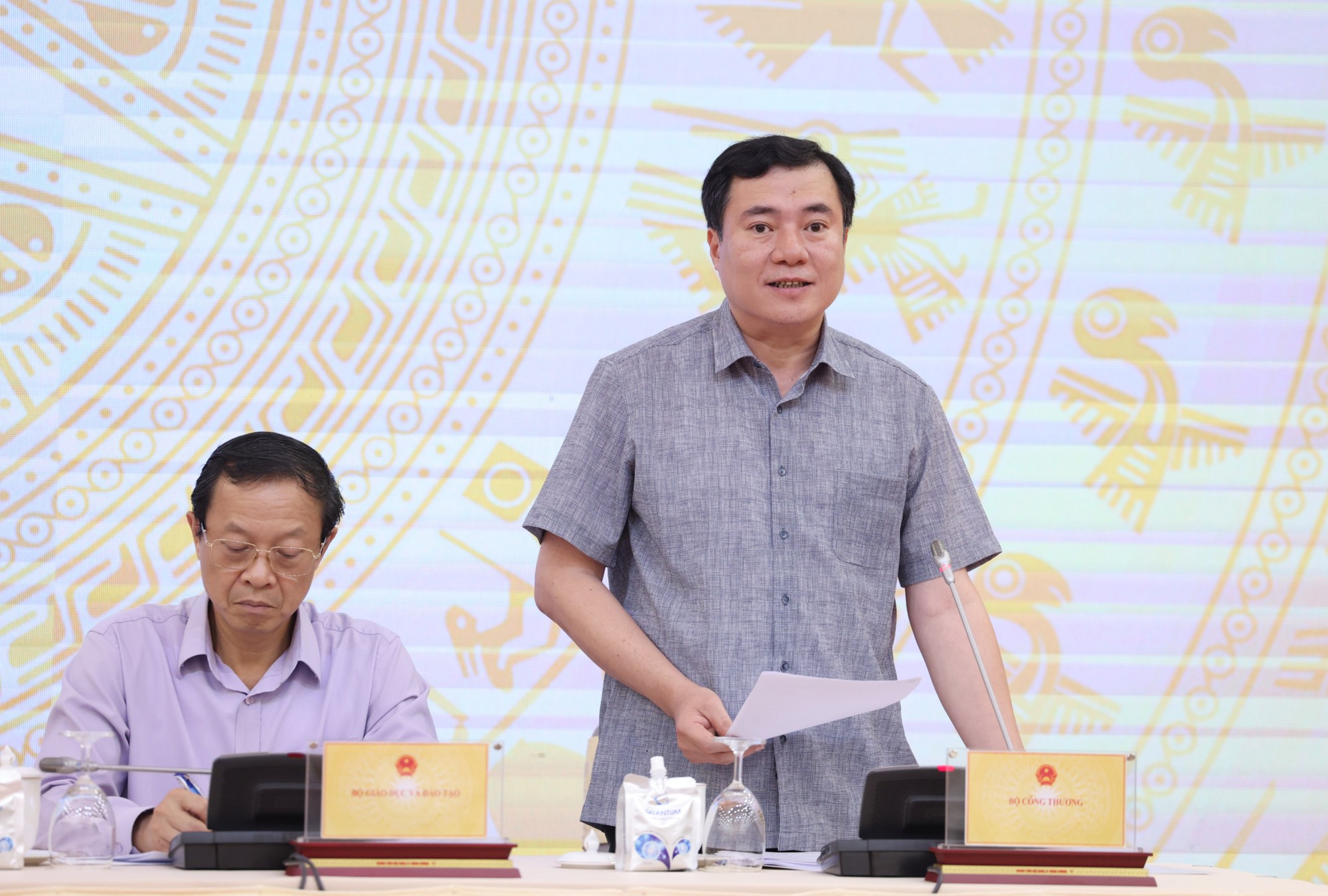 Bộ Công an: Chưa thể đánh giá hết hệ lụy sức khỏe người tiêu dùng vụ dầu giả Ofood- Ảnh 2. Bộ Công an: Chưa thể đánh giá hết hệ lụy sức khỏe người tiêu dùng vụ dầu giả Ofood- Ảnh 2.