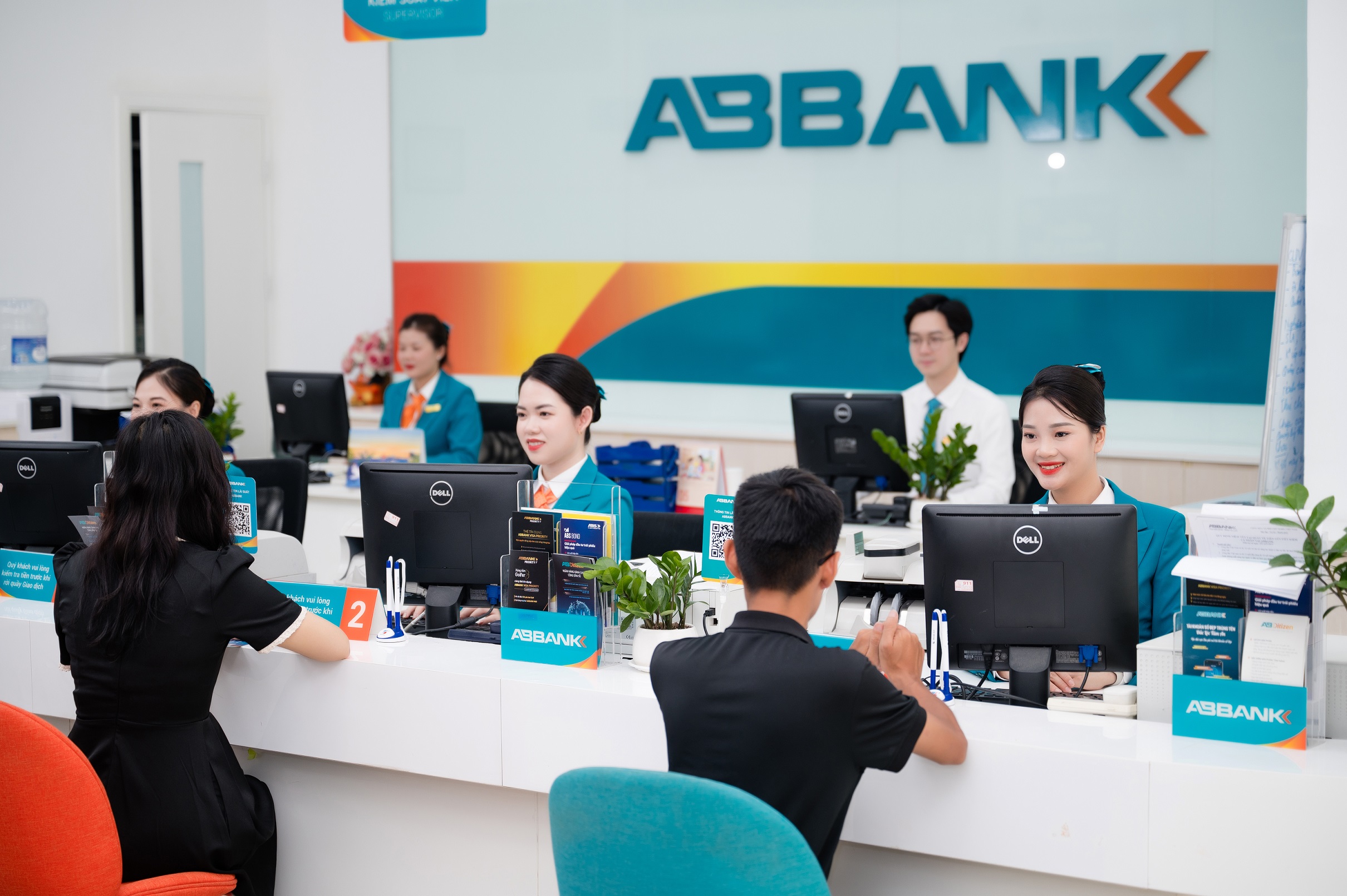 ABBANK hoàn thành hơn 90% kế hoạch năm, các hoạt động kinh doanh bứt phá mạnh mẽ- Ảnh 1.