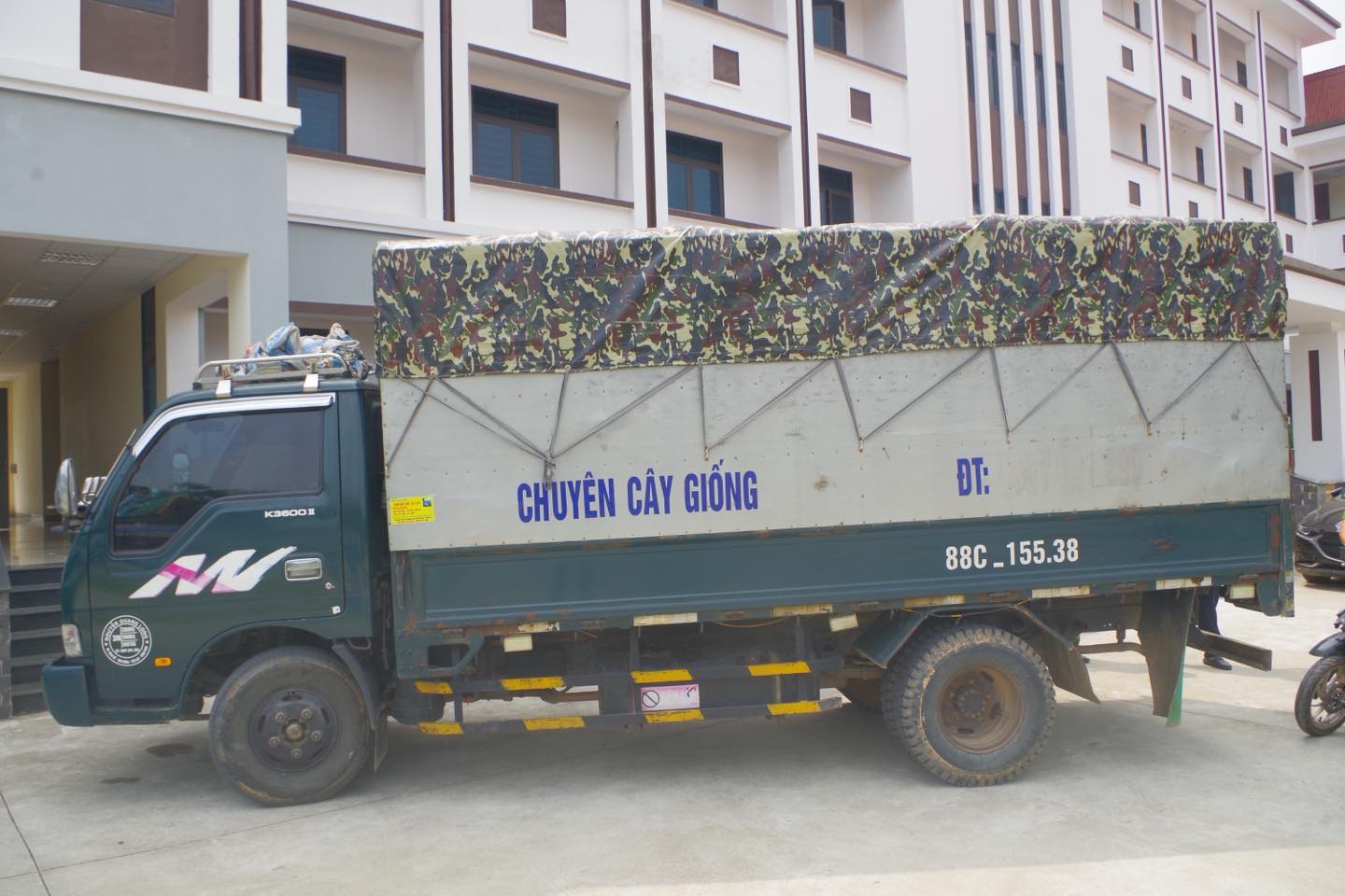 Tuyên Quang: Bắt khẩn cấp tài xế gây tai nạn bỏ trốn trên quốc lộ 2C- Ảnh 2. Tuyên Quang: Bắt khẩn cấp tài xế gây tai nạn bỏ trốn trên quốc lộ 2C- Ảnh 2.