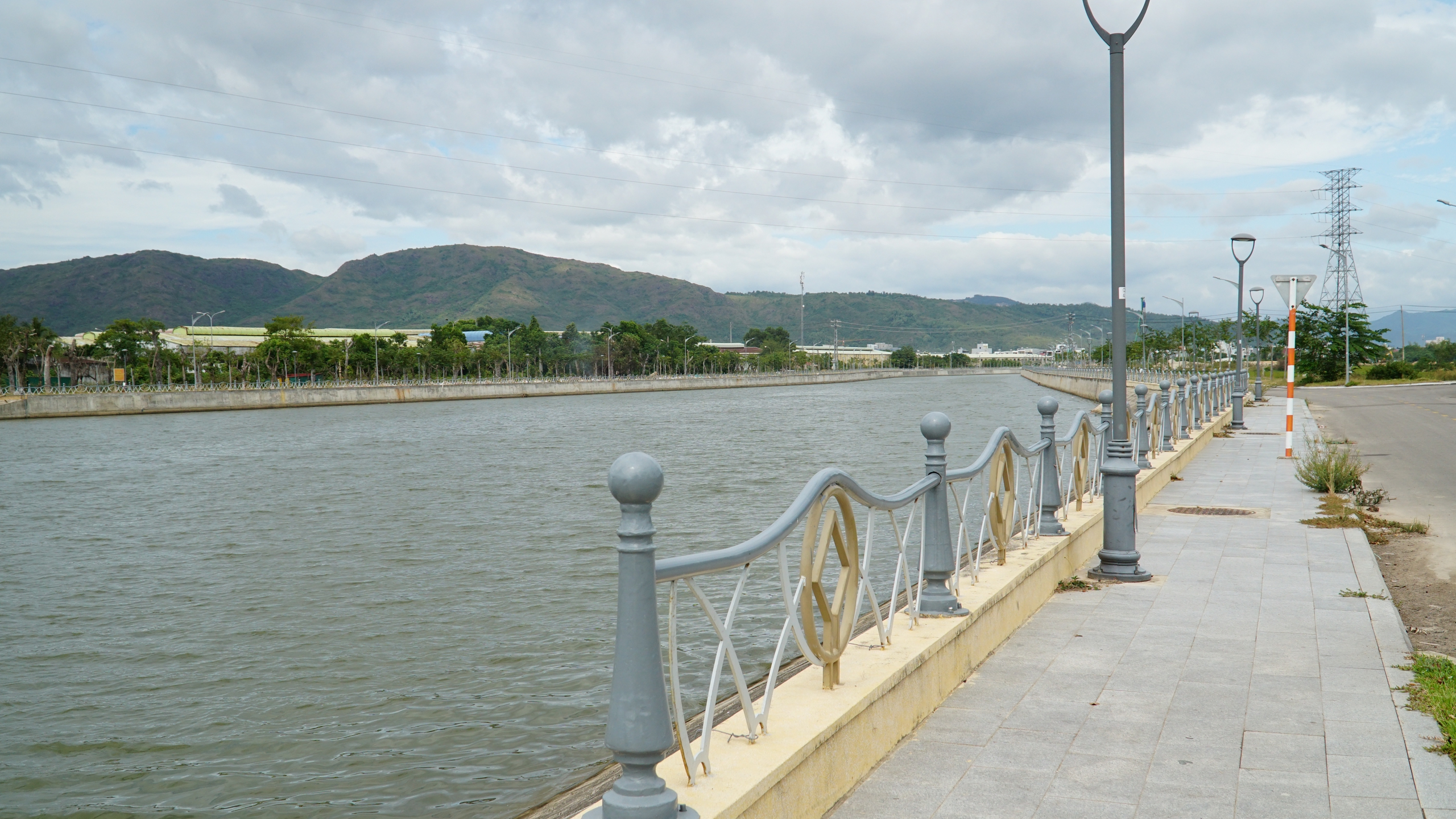 Gia Lai: Công trình tiêu thoát lũ vừa khánh thành đã lộ nhiều vết nứt- Ảnh 10. Gia Lai: Công trình tiêu thoát lũ vừa khánh thành đã lộ nhiều vết nứt- Ảnh 10.