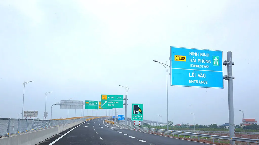 Ninh Bình sau sáp nhập: Tăng tốc hạ tầng, dẫn dắt dòng vốn đầu tư- Ảnh 1. Ninh Bình sau sáp nhập: Tăng tốc hạ tầng, dẫn dắt dòng vốn đầu tư- Ảnh 1.