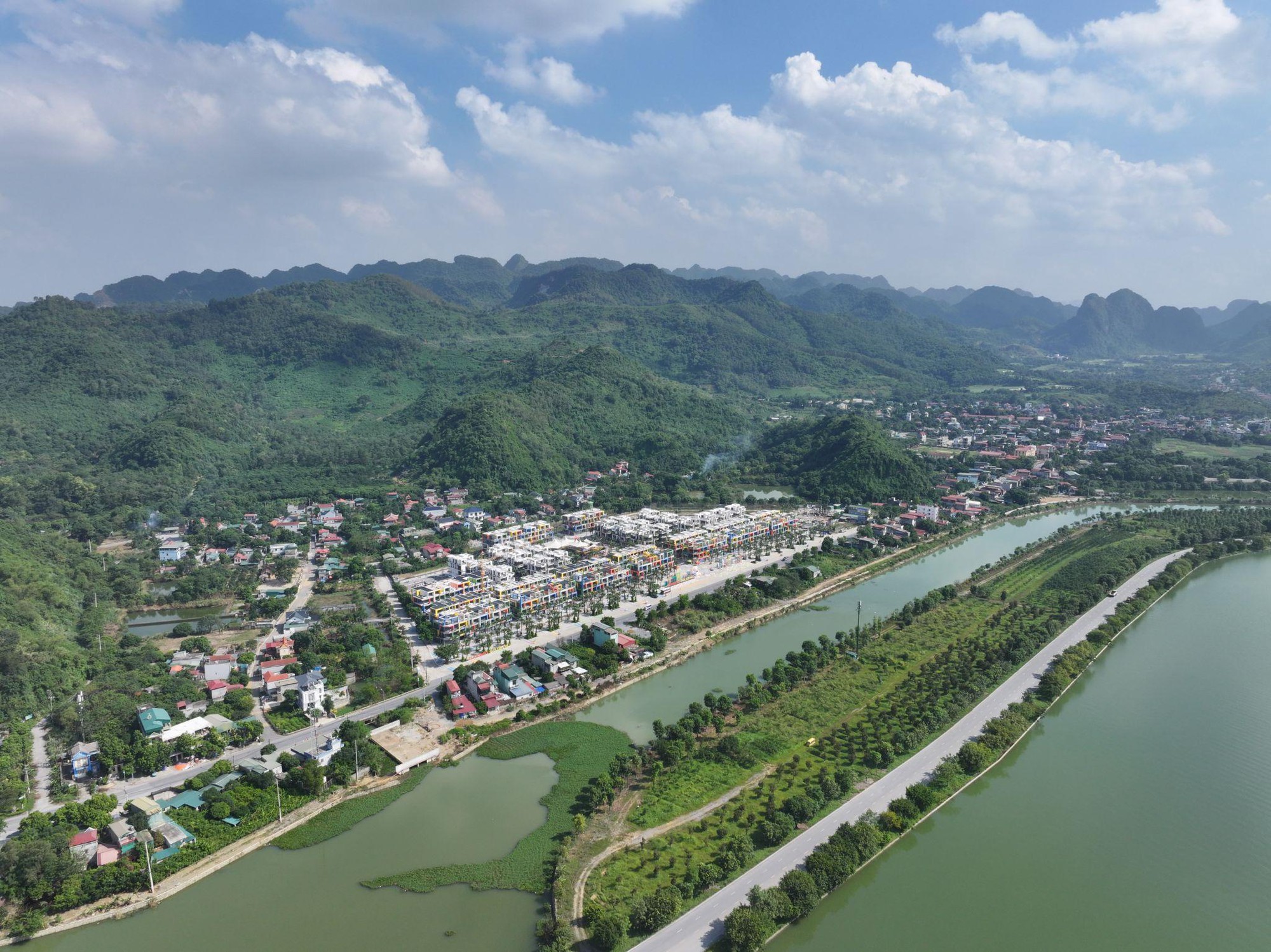 Ninh Bình sau sáp nhập: Tăng tốc hạ tầng, dẫn dắt dòng vốn đầu tư- Ảnh 3. Ninh Bình sau sáp nhập: Tăng tốc hạ tầng, dẫn dắt dòng vốn đầu tư- Ảnh 3.