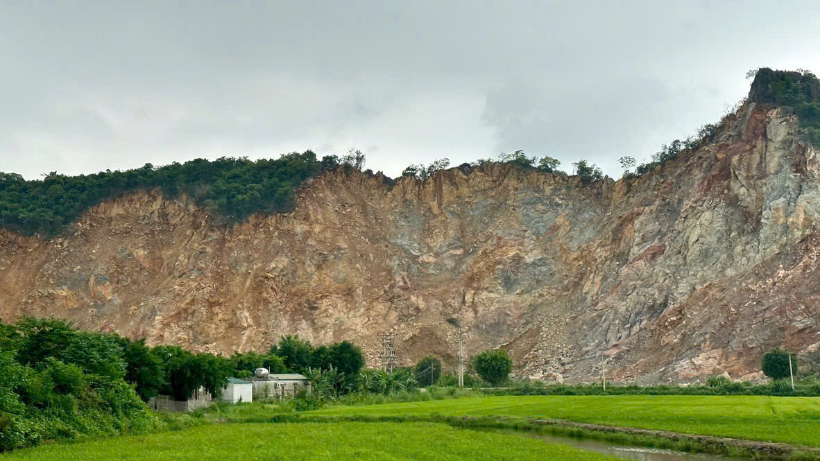 Ninh Bình xin cơ chế đặc thù cấp mỏ để "giải cứu" tiến độ loạt dự án giao thông trọng điểm- Ảnh 2. Ninh Bình xin cơ chế đặc thù cấp mỏ để "giải cứu" tiến độ loạt dự án giao thông trọng điểm- Ảnh 2.