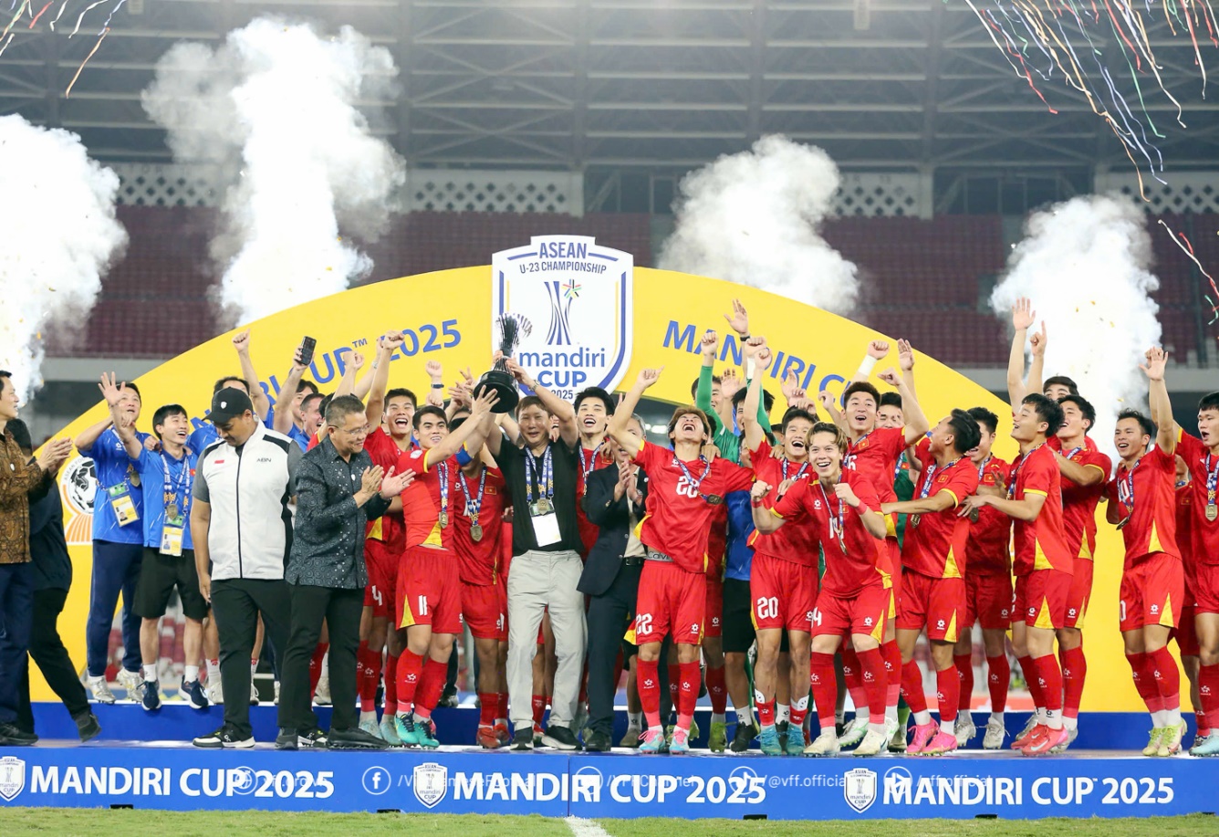 U23 Việt Nam giành ngôi vương tại giải Đông Nam Á 2025: Quả ngọt hái về tay- Ảnh 2. U23 Việt Nam giành ngôi vương tại giải Đông Nam Á 2025: Quả ngọt hái về tay- Ảnh 2.