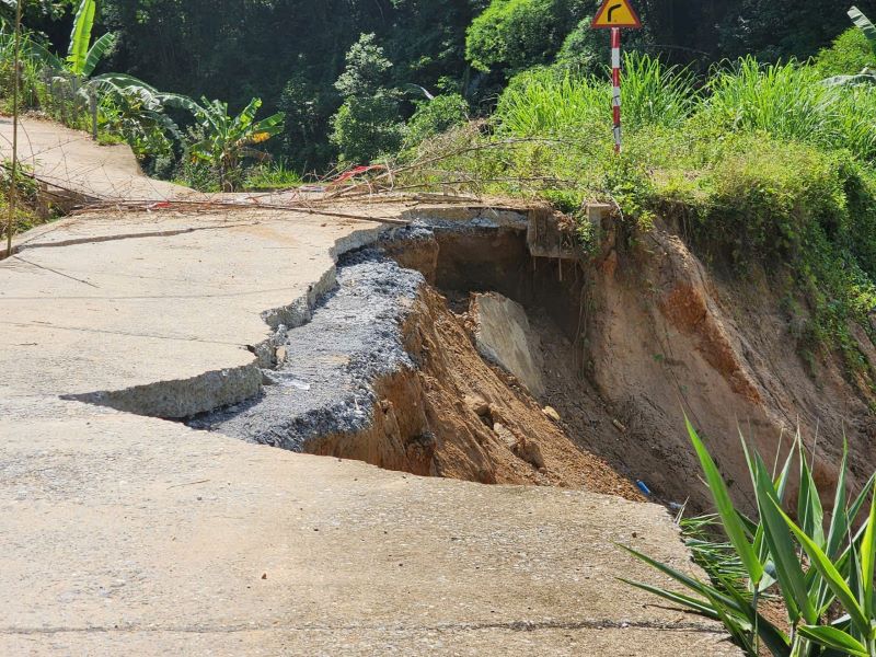 Thanh Hóa: Sa Ná lại sạt lở sau bão số 3, nỗi ám ảnh ùa về trong từng cơn mưa- Ảnh 3. Thanh Hóa: Sa Ná lại sạt lở sau bão số 3, nỗi ám ảnh ùa về trong từng cơn mưa- Ảnh 3.