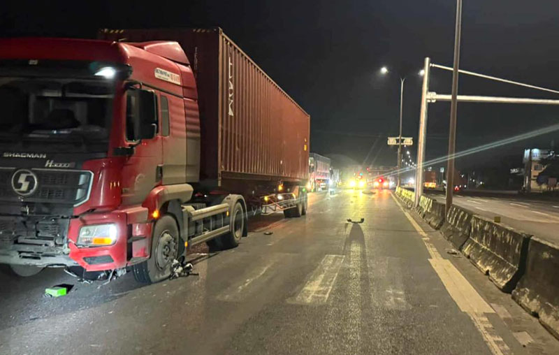 Hiện trường vụ tai nạn khiến thanh niên tử vong trên QL51. Hiện trường vụ tai nạn khiến thanh niên tử vong trên QL51.