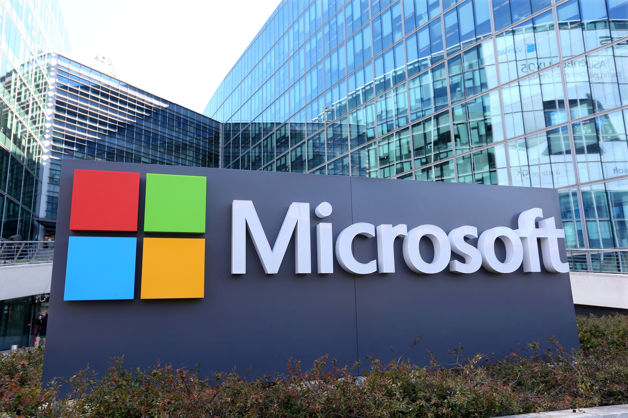 Microsoft vượt mốc định giá 4 nghìn tỷ USD- Ảnh 1. Microsoft vượt mốc định giá 4 nghìn tỷ USD- Ảnh 1.